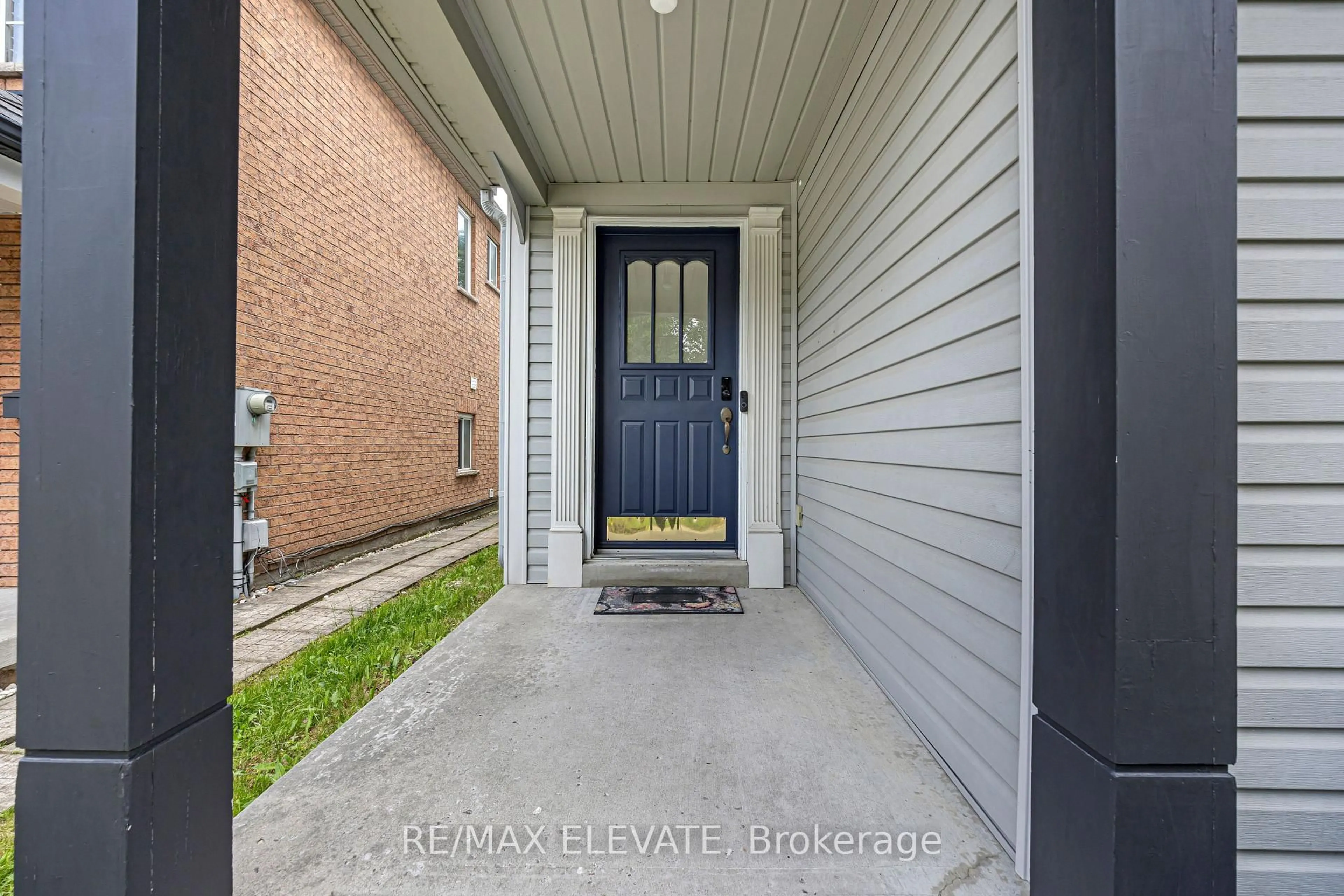 Indoor entryway for 43 McSweeney Cres, Ajax Ontario L1T 4G2