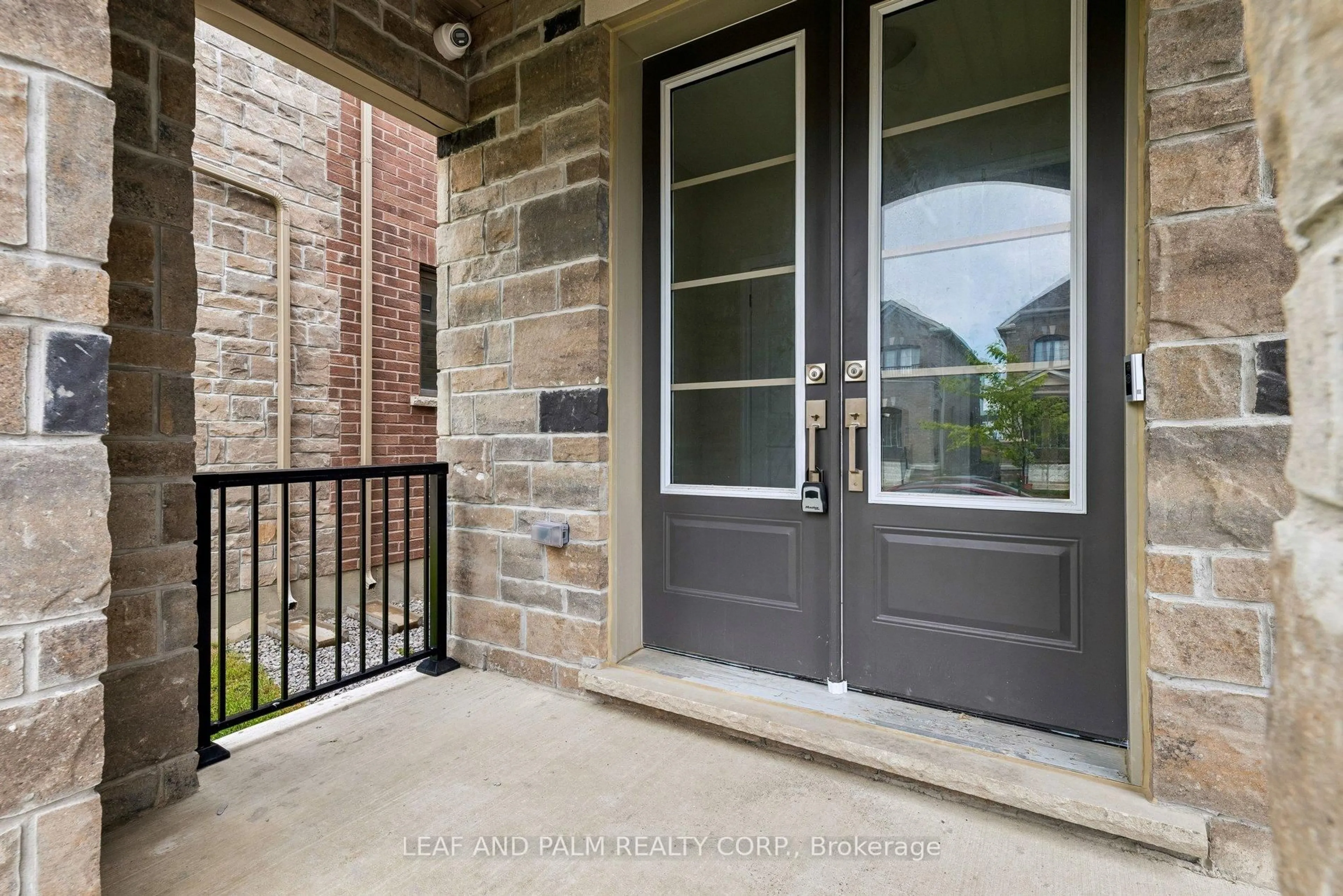 Indoor entryway for 79 Ed Ewert Ave, Clarington Ontario L1B 0W7