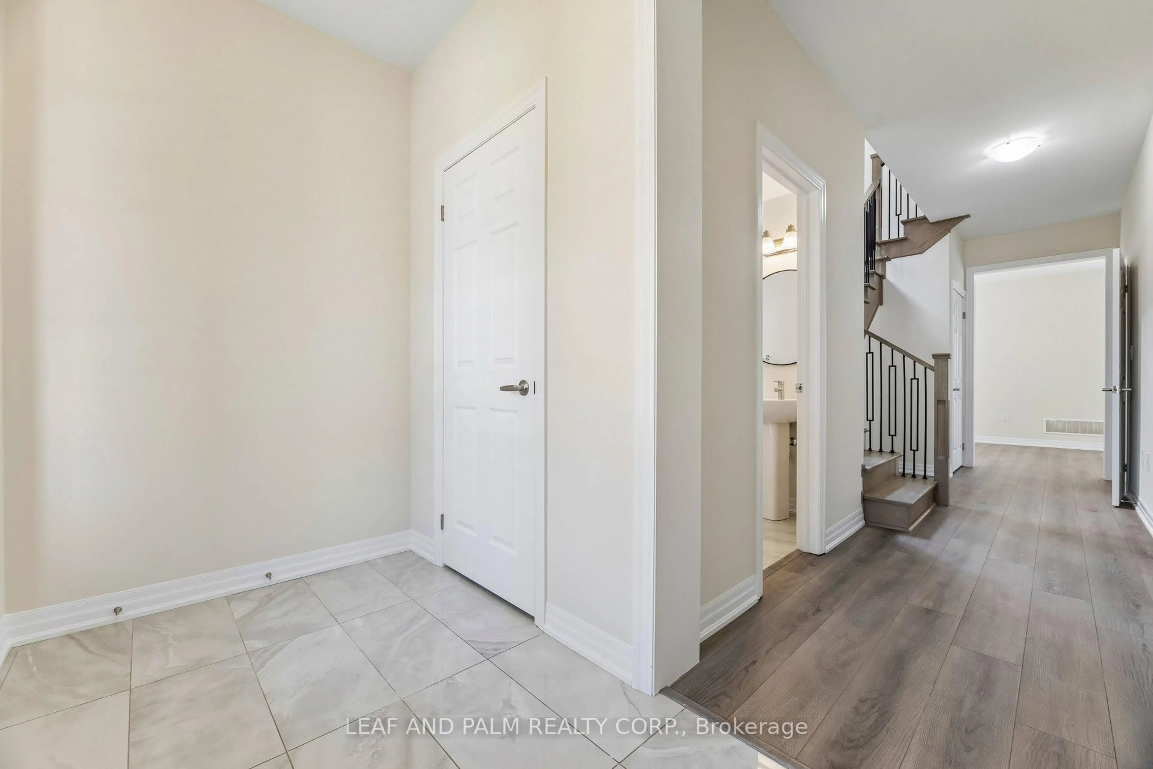 Indoor entryway for 79 Ed Ewert Ave, Clarington Ontario L1B 0W7