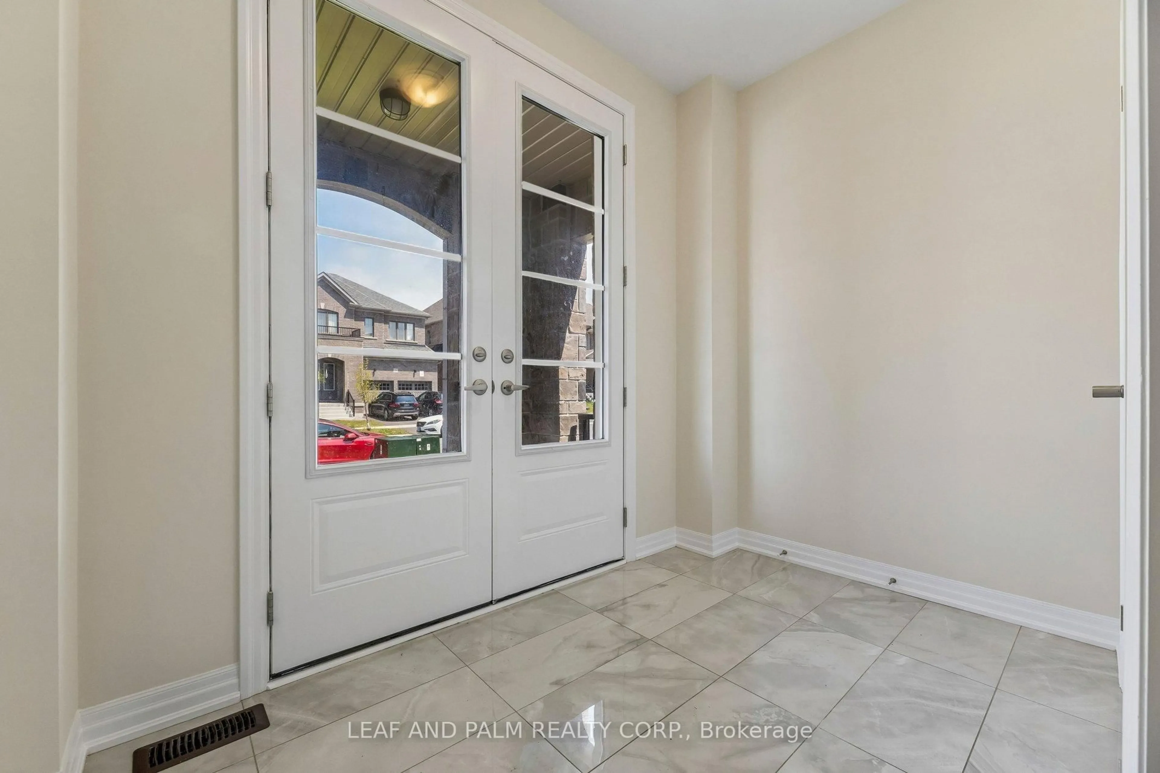 Indoor entryway for 79 Ed Ewert Ave, Clarington Ontario L1B 0W7