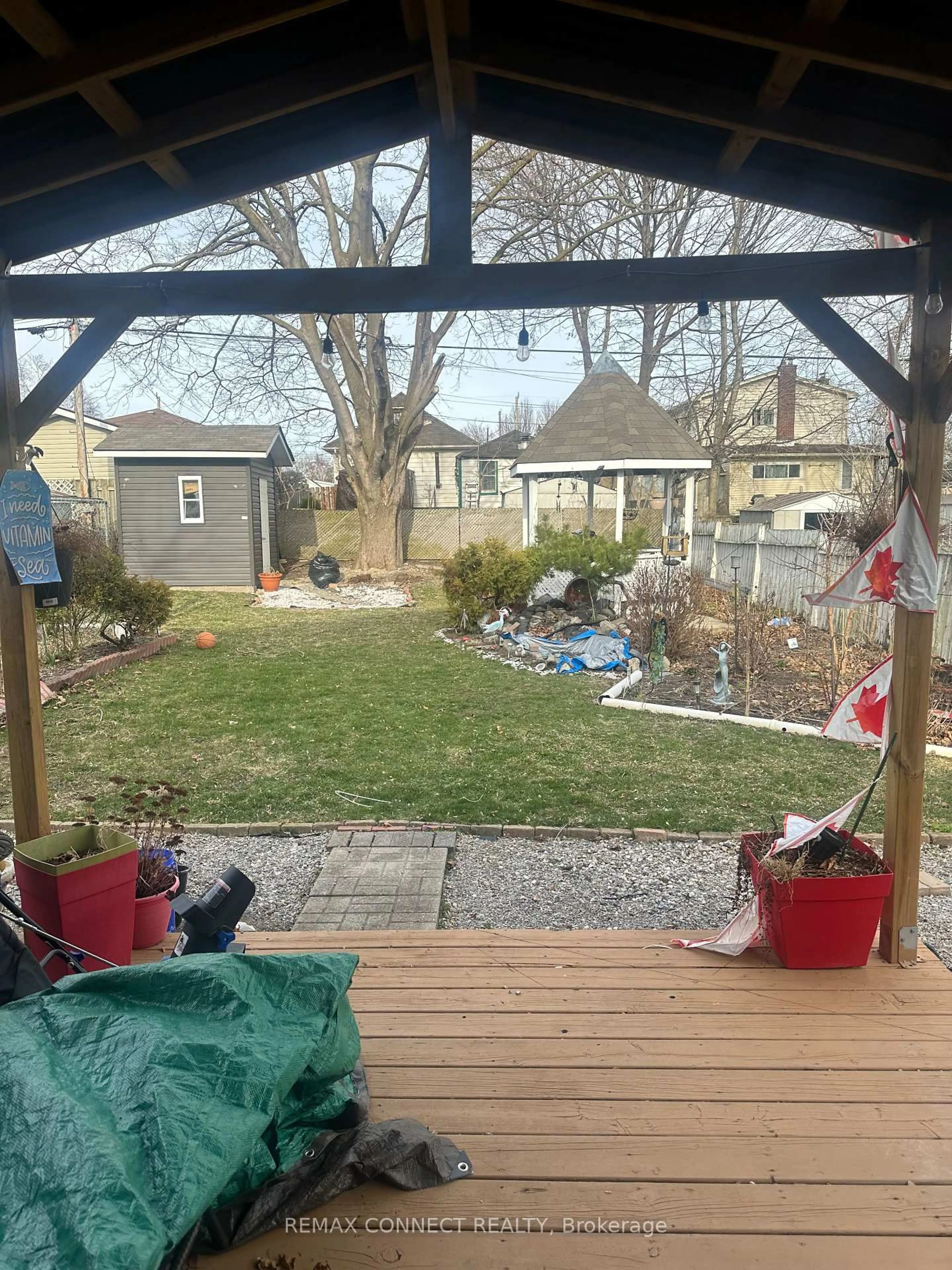 Patio, mountain view for 57 Fernhill Blvd, Oshawa Ontario L1J 5J1
