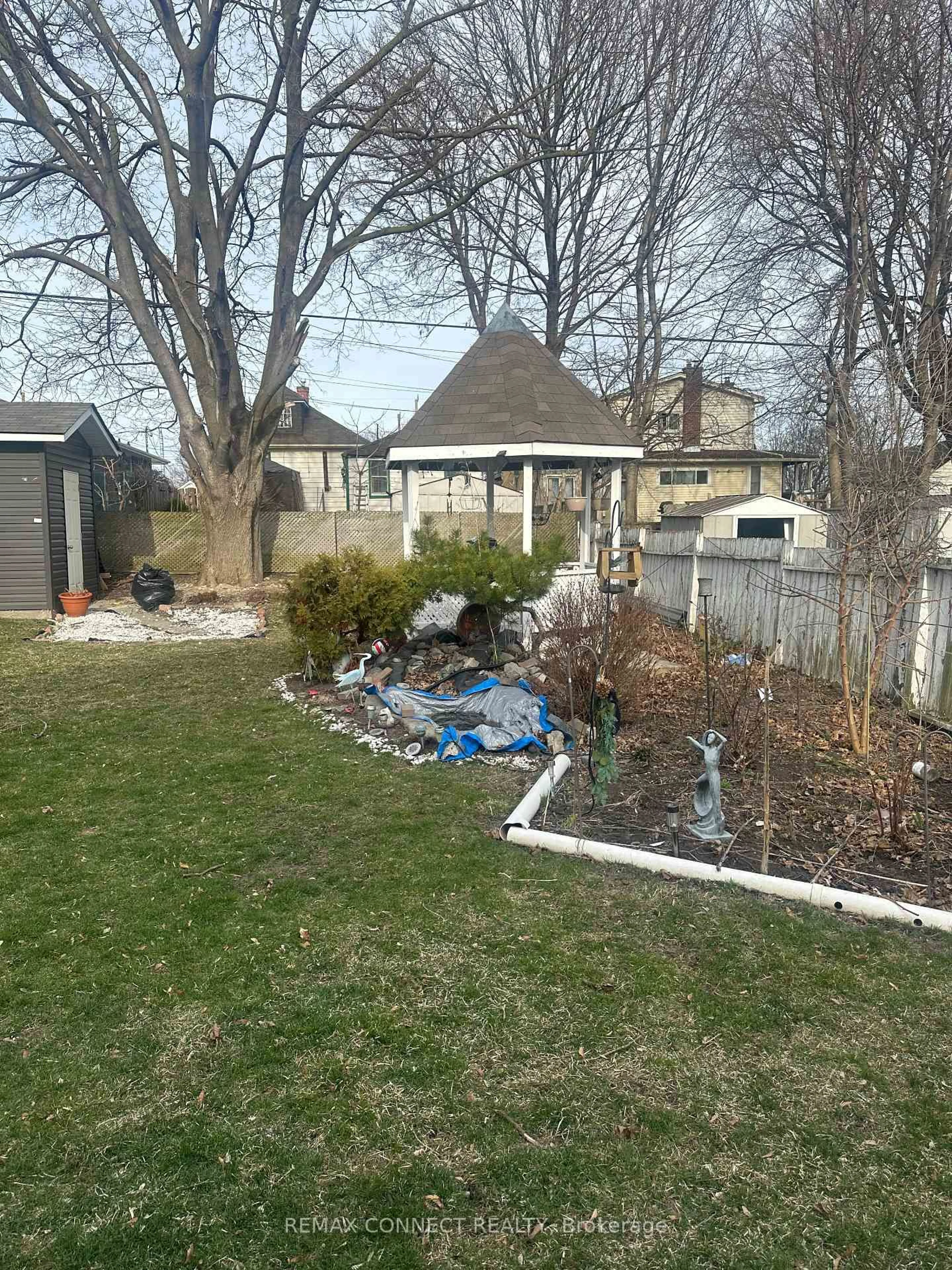 A pic from outside/outdoor area/front of a property/back of a property/a pic from drone, unknown for 57 Fernhill Blvd, Oshawa Ontario L1J 5J1