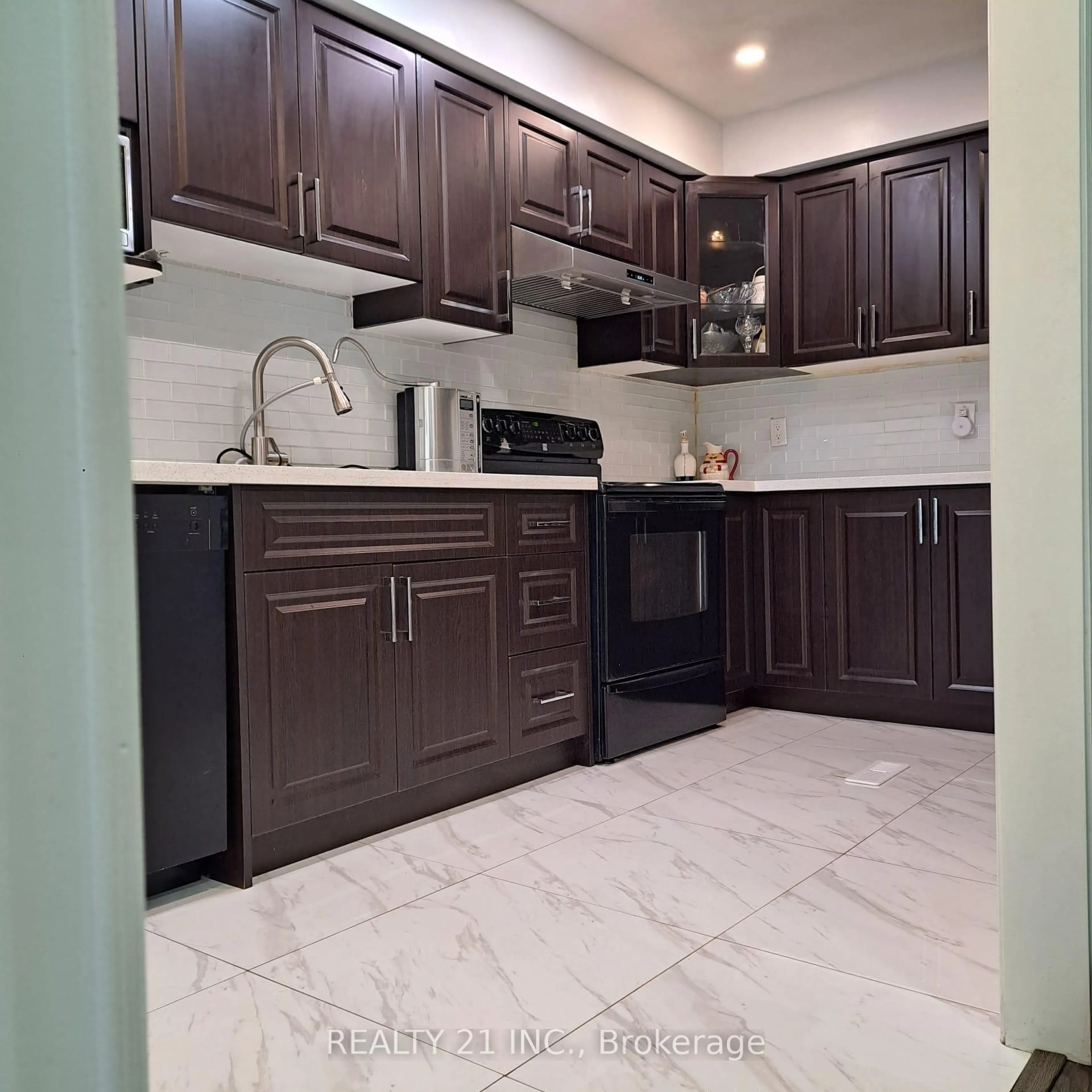 Standard kitchen, ceramic/tile floor for 55 Shepmore Terr, Toronto Ontario M1B 3H3