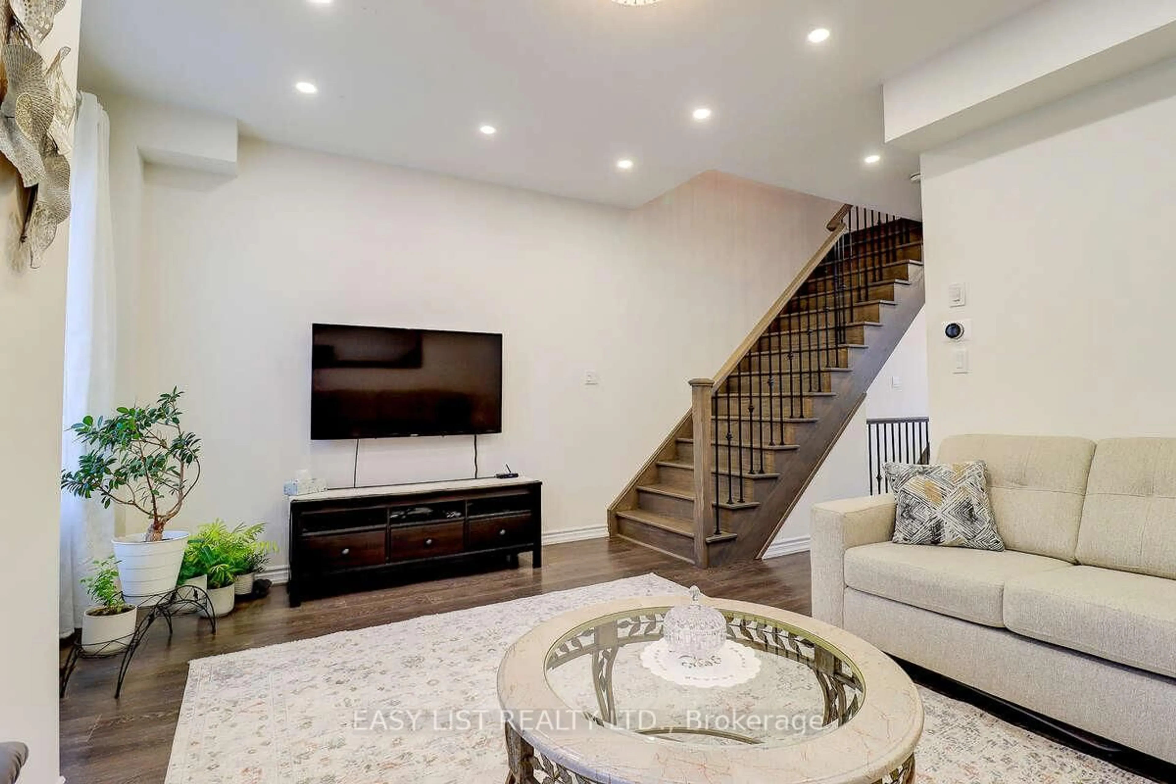 Living room with furniture, unknown for 38 Hallmark Way, Whitby Ontario L1P 0K2