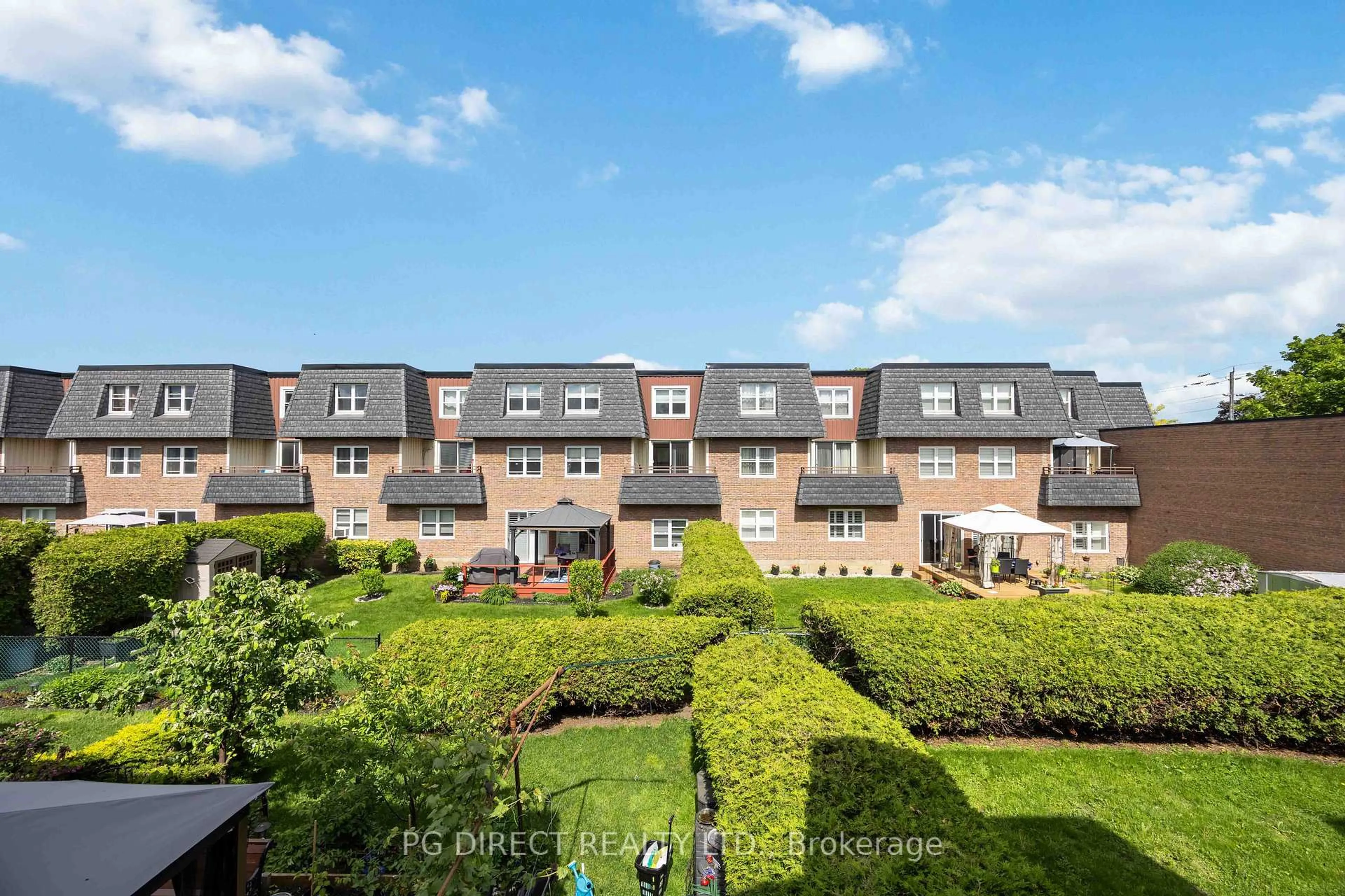 A pic from outside/outdoor area/front of a property/back of a property/a pic from drone, unknown for 580 Mary St #214, Whitby Ontario L1N 2R3