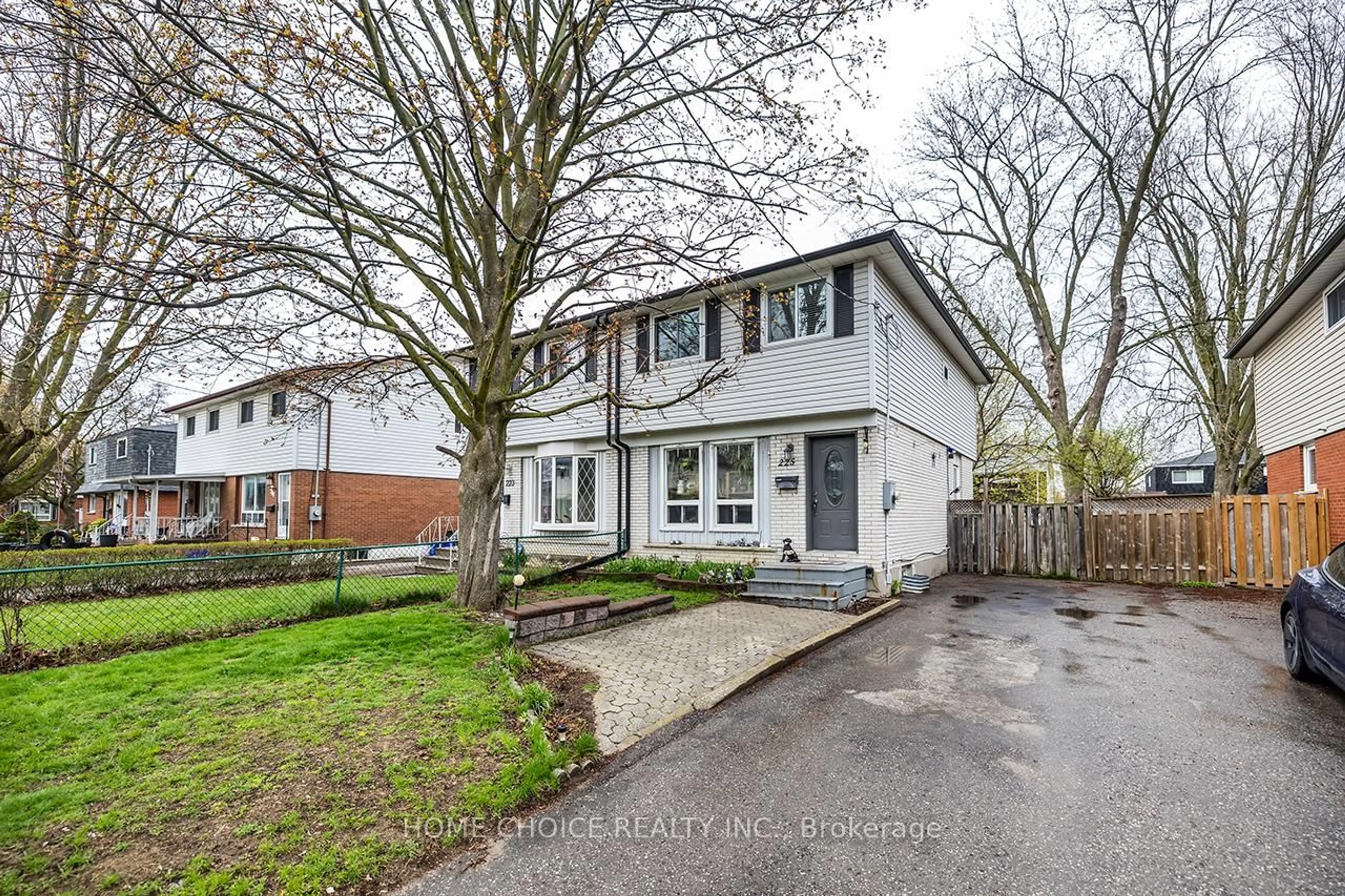 Unknown for 225 Barkley Cres, Oshawa Ontario L1J 2E7