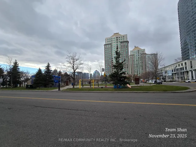 1 Lee Centere Dr #PH302, Toronto 2