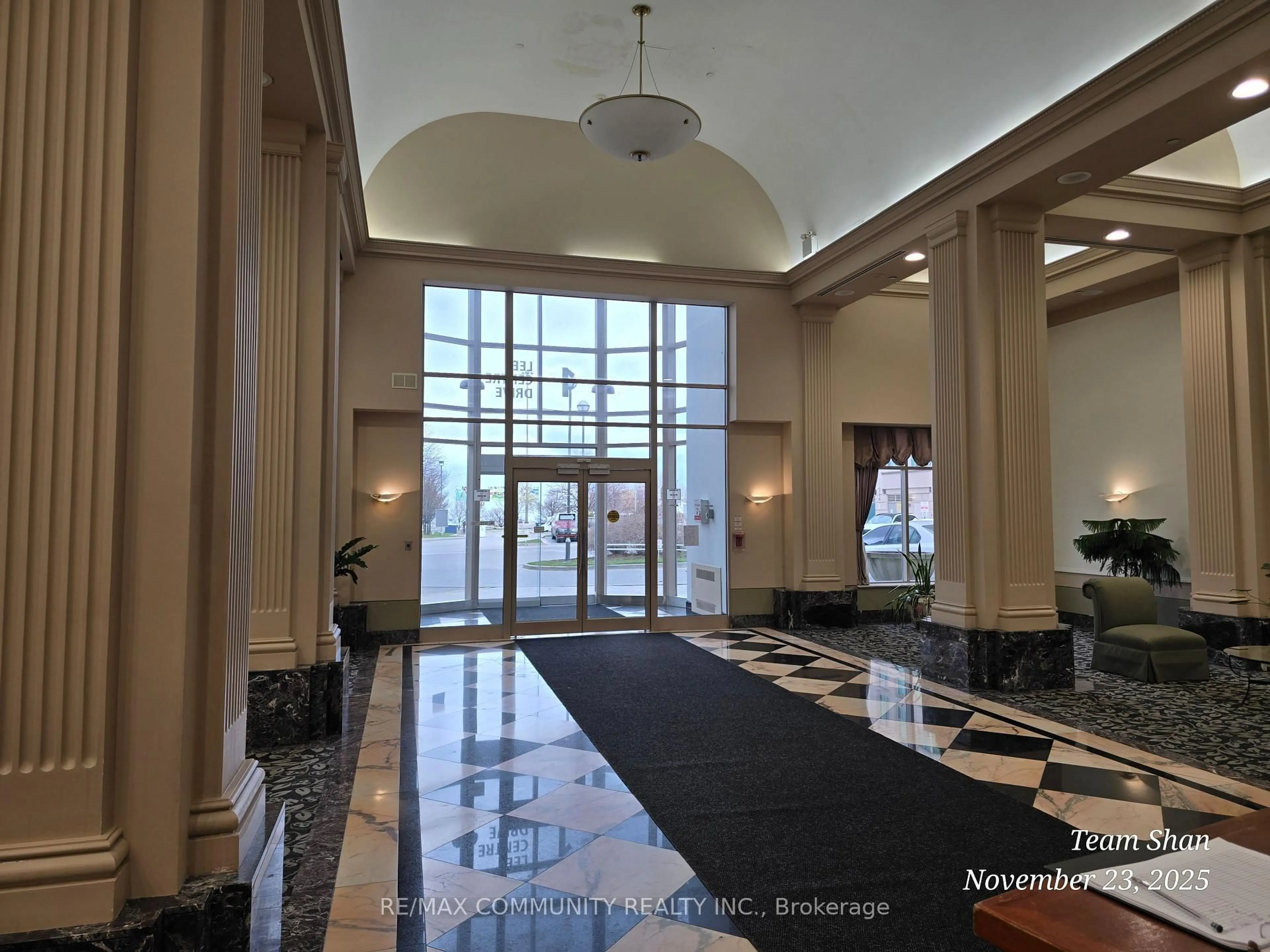 Lobby for 1 Lee Centere Dr #PH302, Toronto Ontario M1H 3J2