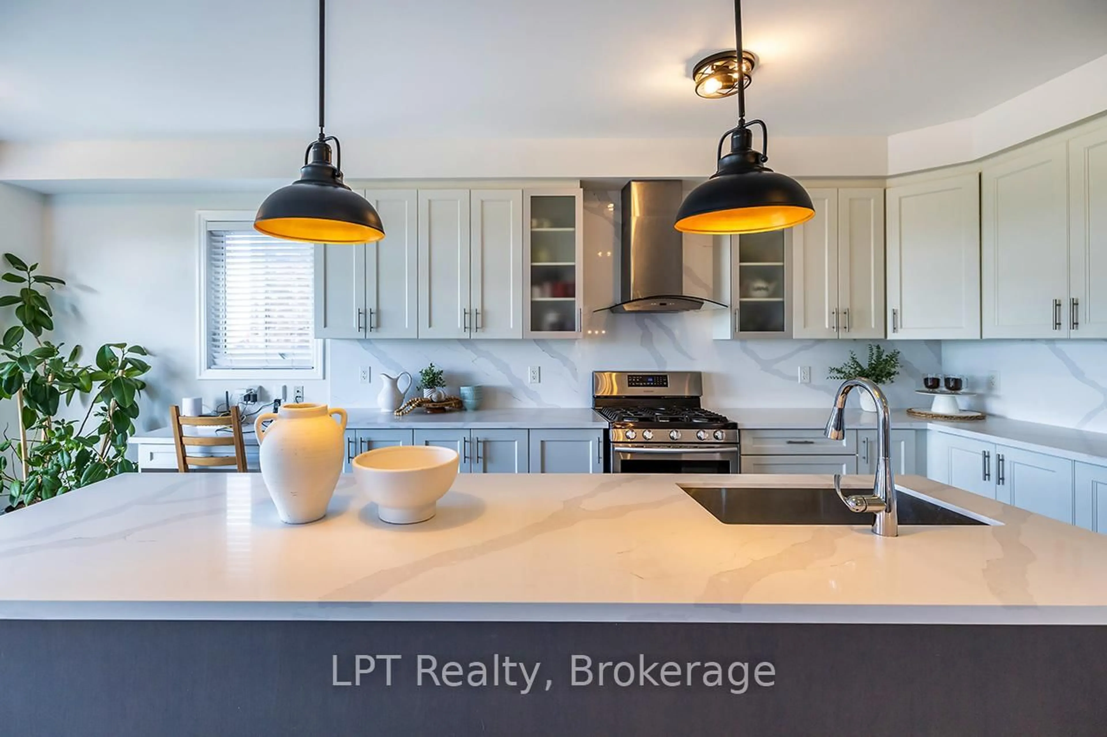 Open concept kitchen, ceramic/tile floor for 35 Purdy Pl, Clarington Ontario L1C 0V2