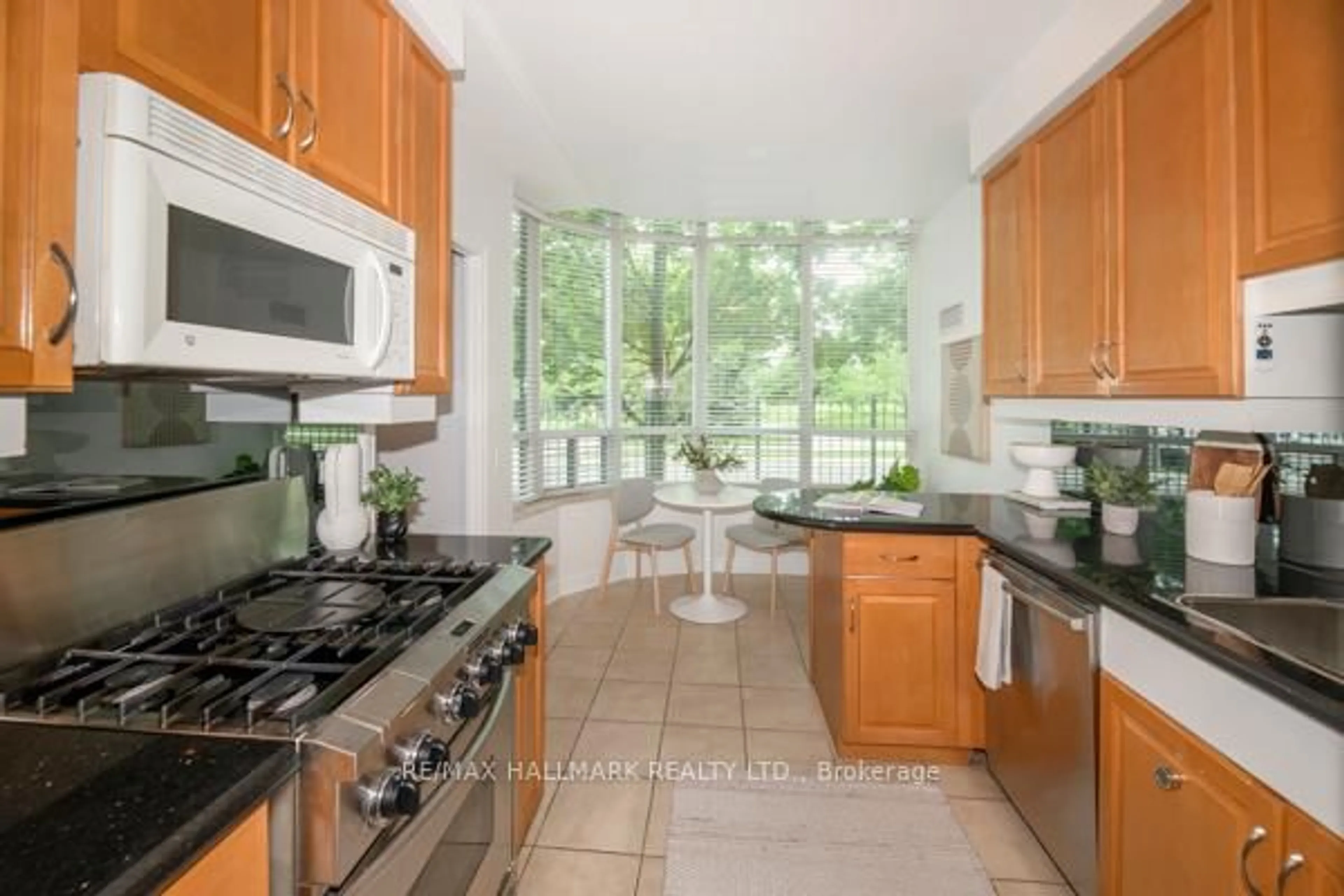 Standard kitchen, ceramic/tile floor for 9 Boardwalk Dr #117, Toronto Ontario M4L 6T1
