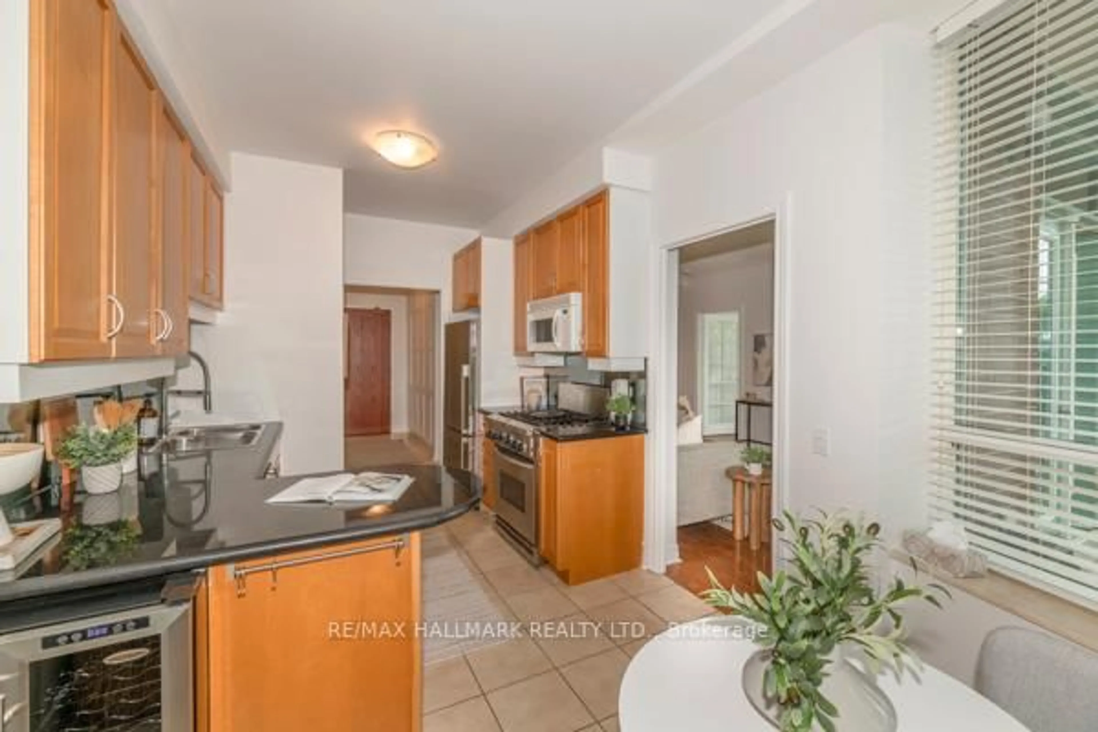 Standard kitchen, ceramic/tile floor for 9 Boardwalk Dr #117, Toronto Ontario M4L 6T1