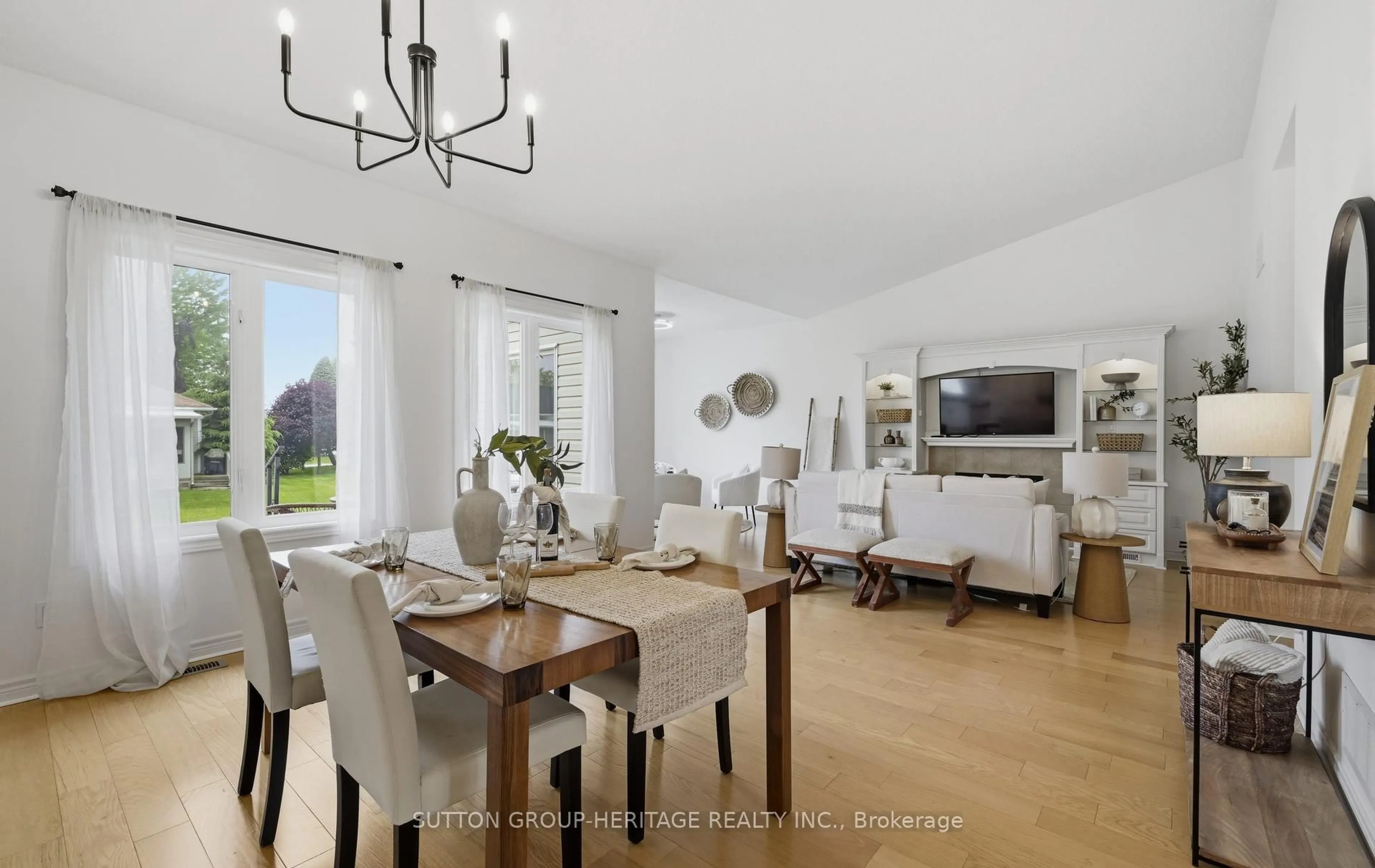 Dining room, unknown for 14 Heatherlea Dr, Clarington Ontario L1B 0B1