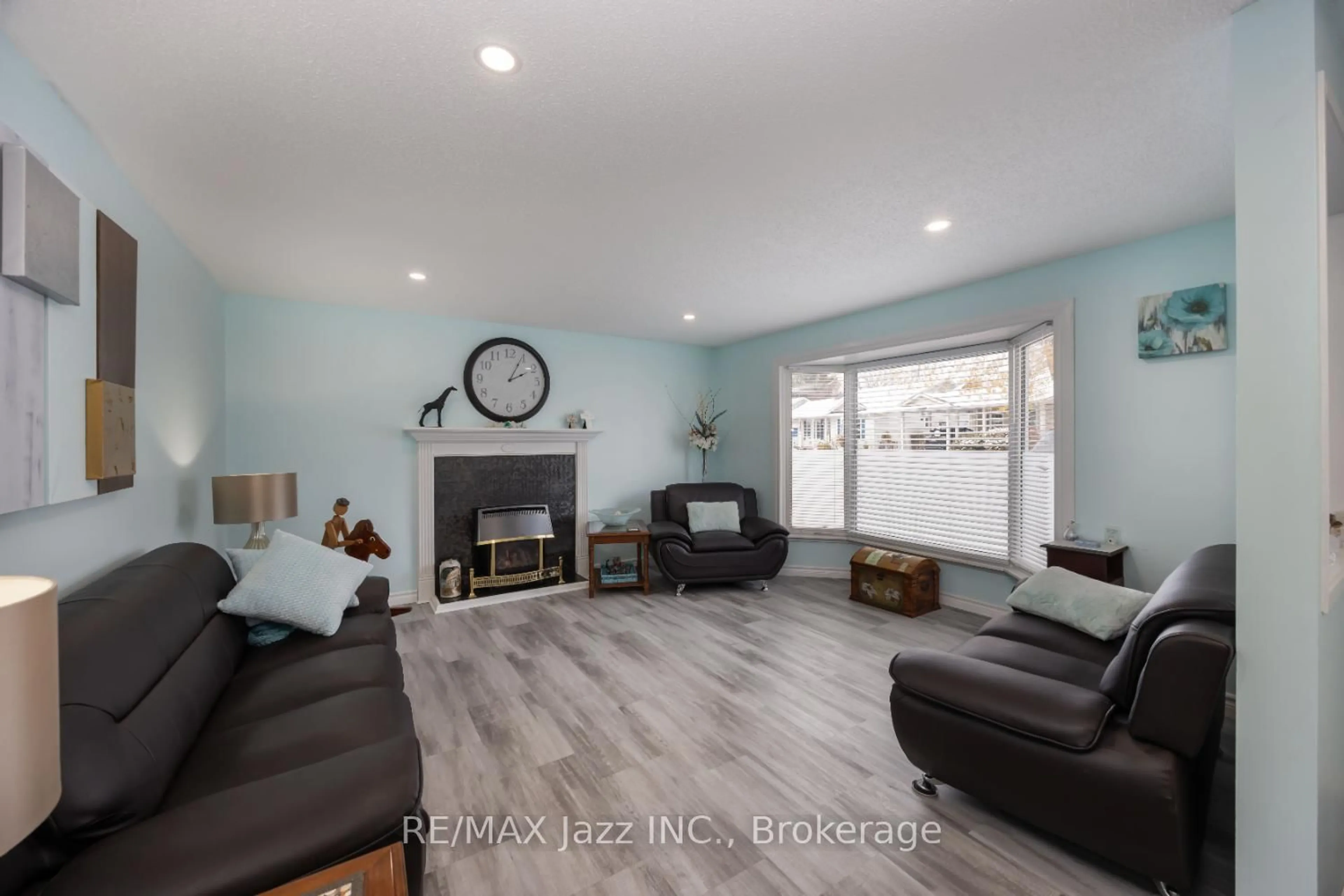 Living room with furniture, unknown for 213 Wilmot Tr, Clarington Ontario L1B 1A9