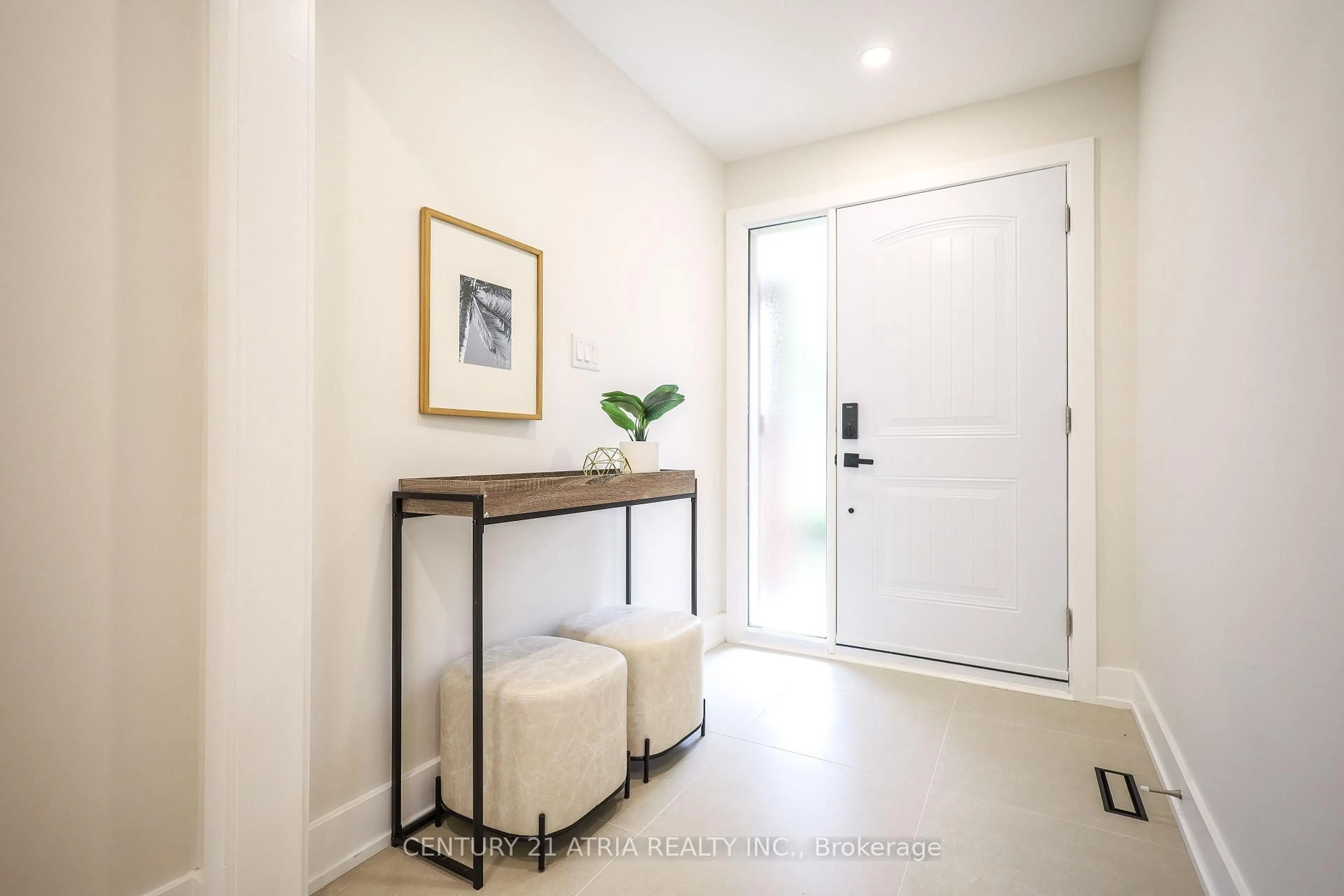 Indoor entryway for 34 Raynes Cres, Toronto Ontario M1V 3V7