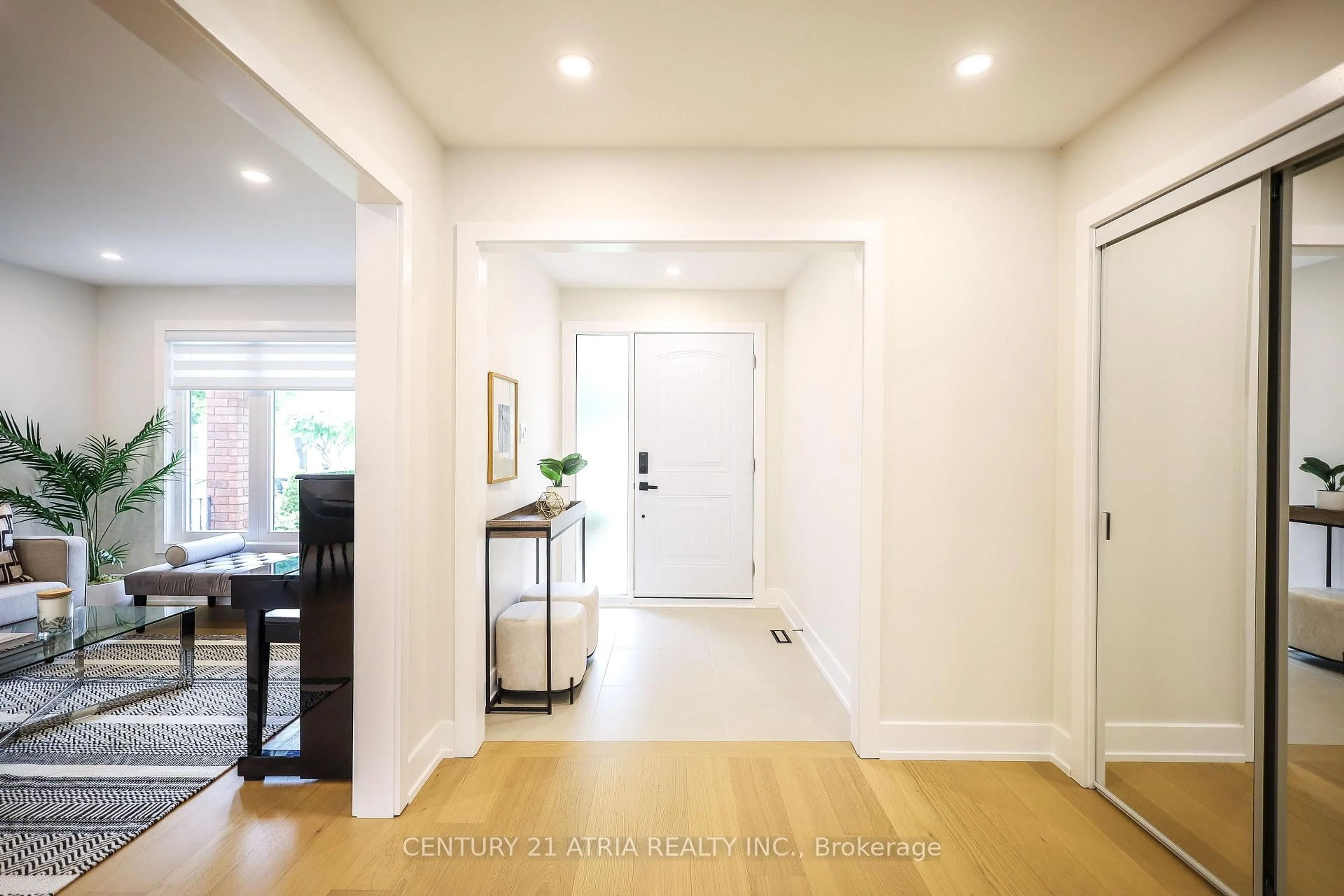 Indoor entryway for 34 Raynes Cres, Toronto Ontario M1V 3V7