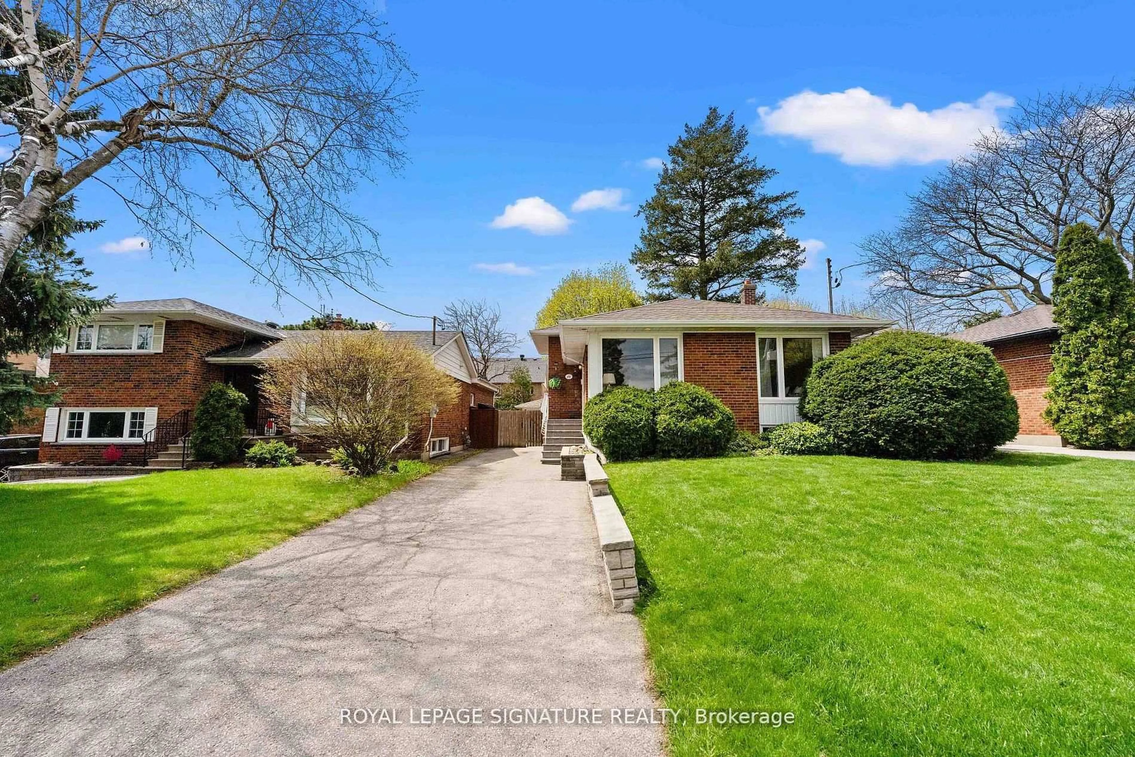 Home with brick exterior material, street for 16 Shrewsbury Sq, Toronto Ontario M1T 1L2