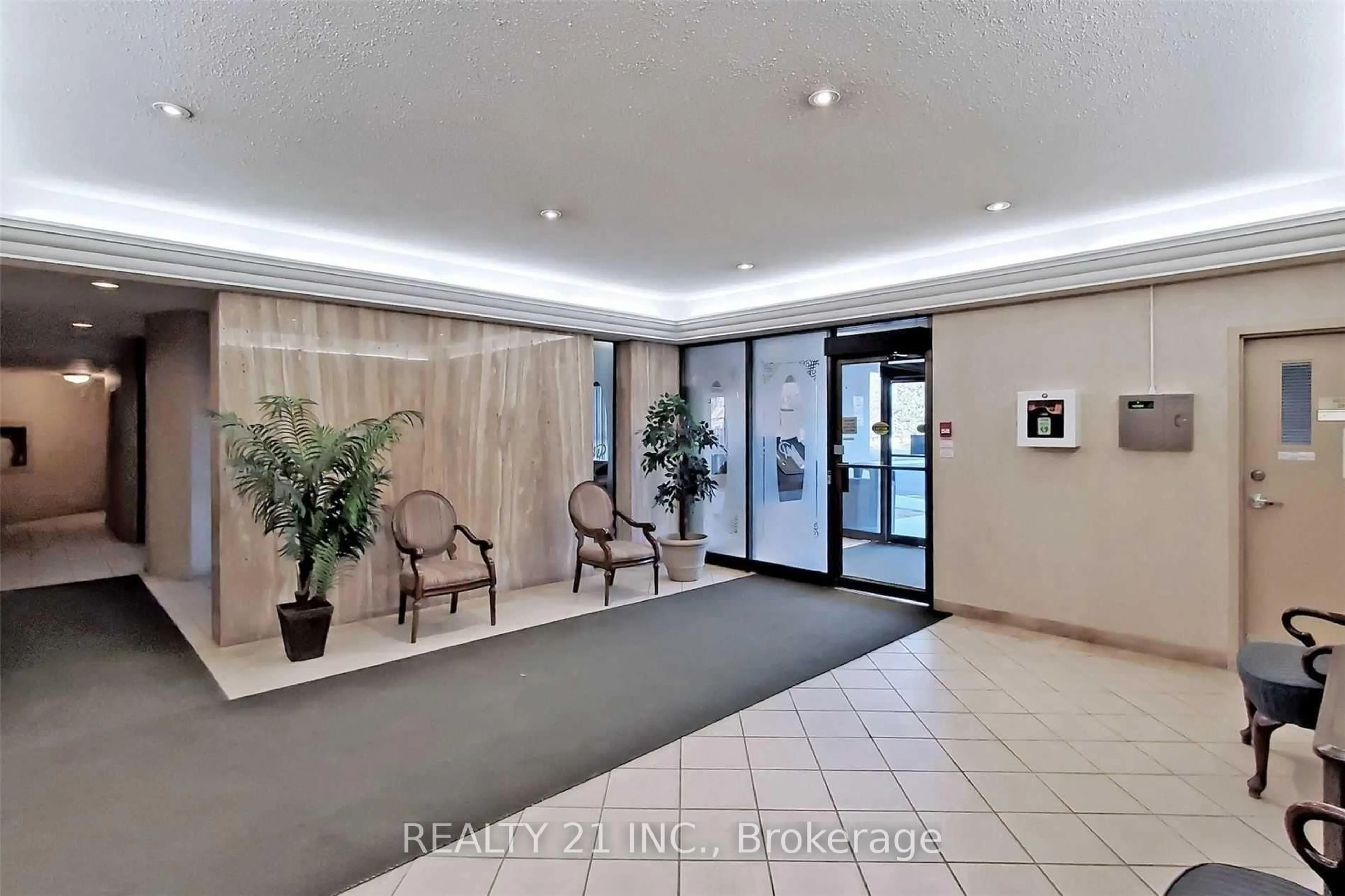 Indoor foyer for 121 Trudelle St #1709, Toronto Ontario M1J 3K4