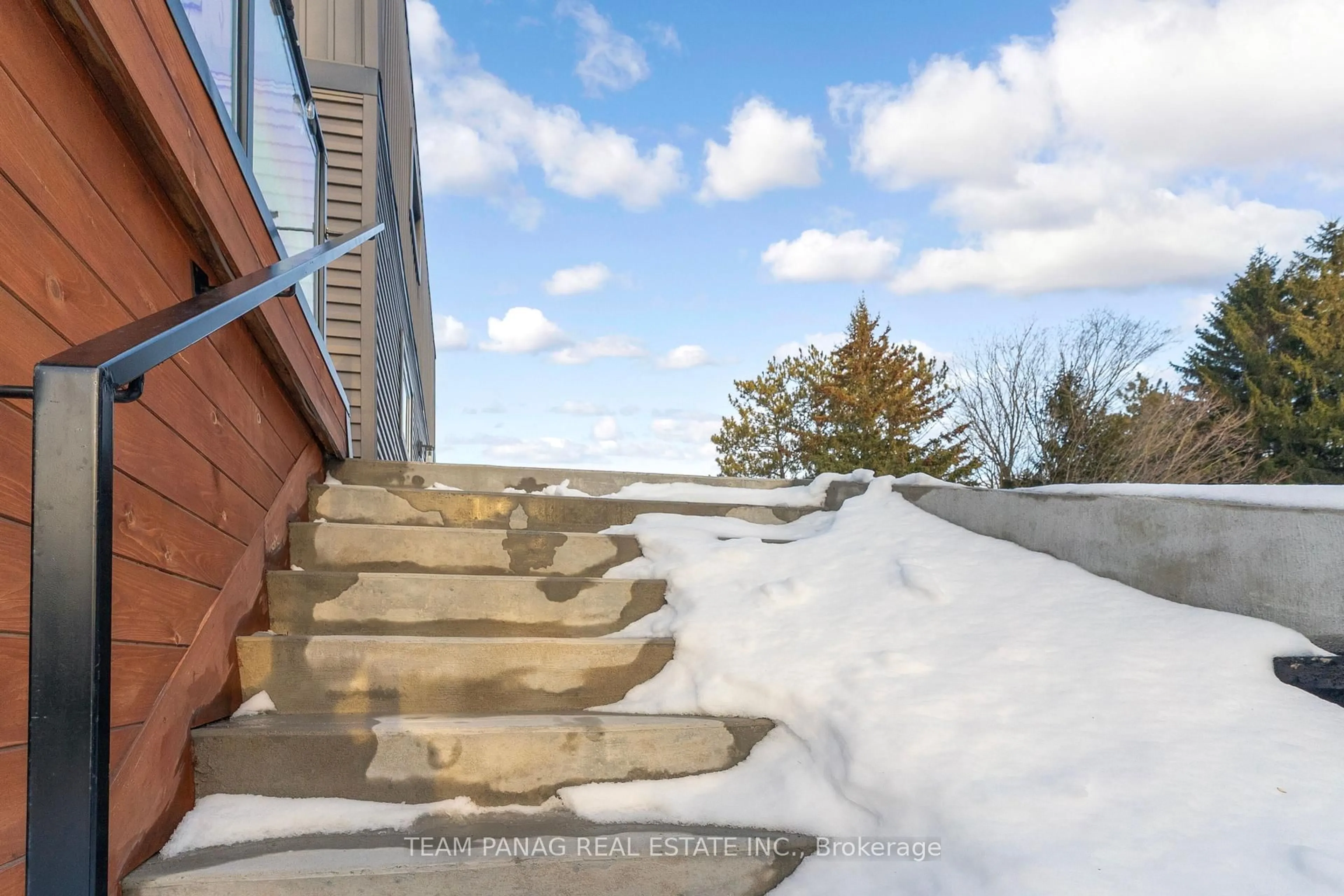 Patio, street for 11561 Russell Rd, Scugog Ontario L9L 1B3