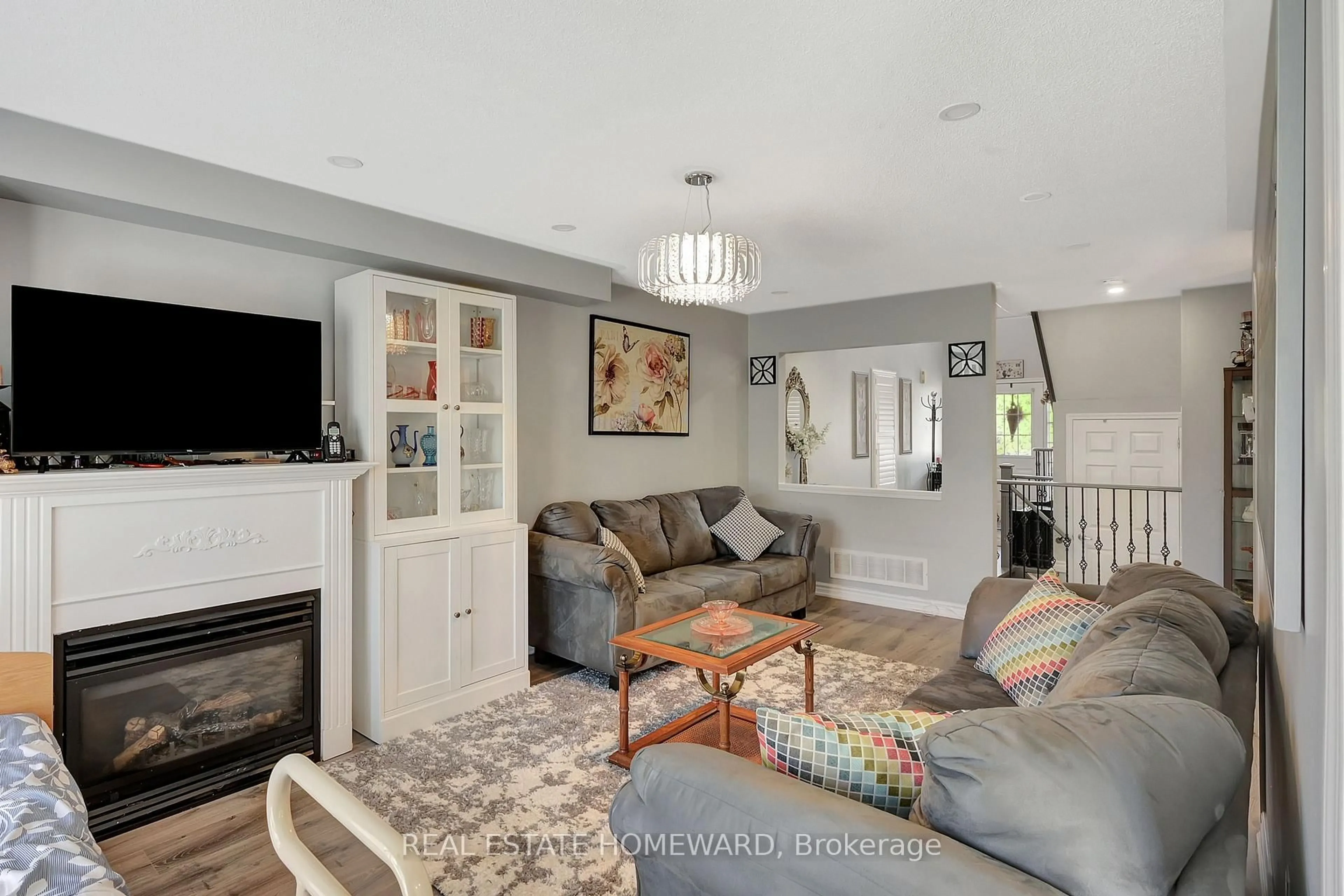 Living room with furniture, unknown for 166 Hutton Pl, Clarington Ontario L1C 5K2