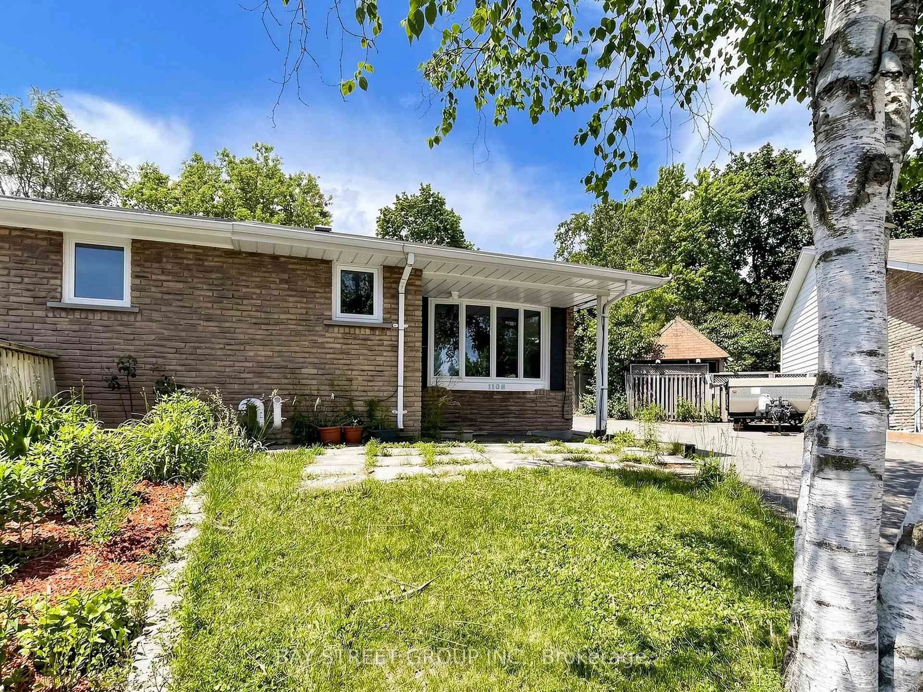 Home with brick exterior material, street for 1108 Valley Crt, Oshawa Ontario L1J 3M5