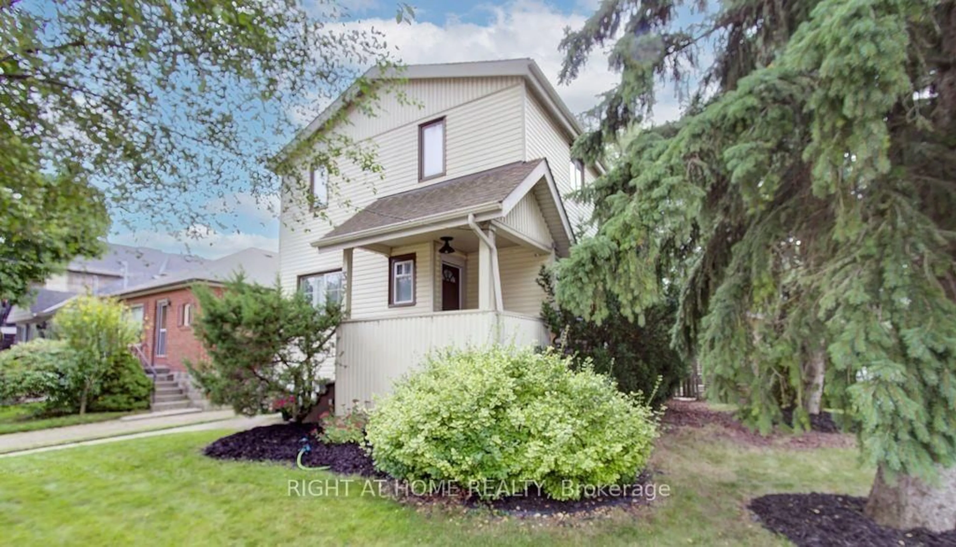 Home with vinyl exterior material, street for 35 Park St, Toronto Ontario M1N 2N4