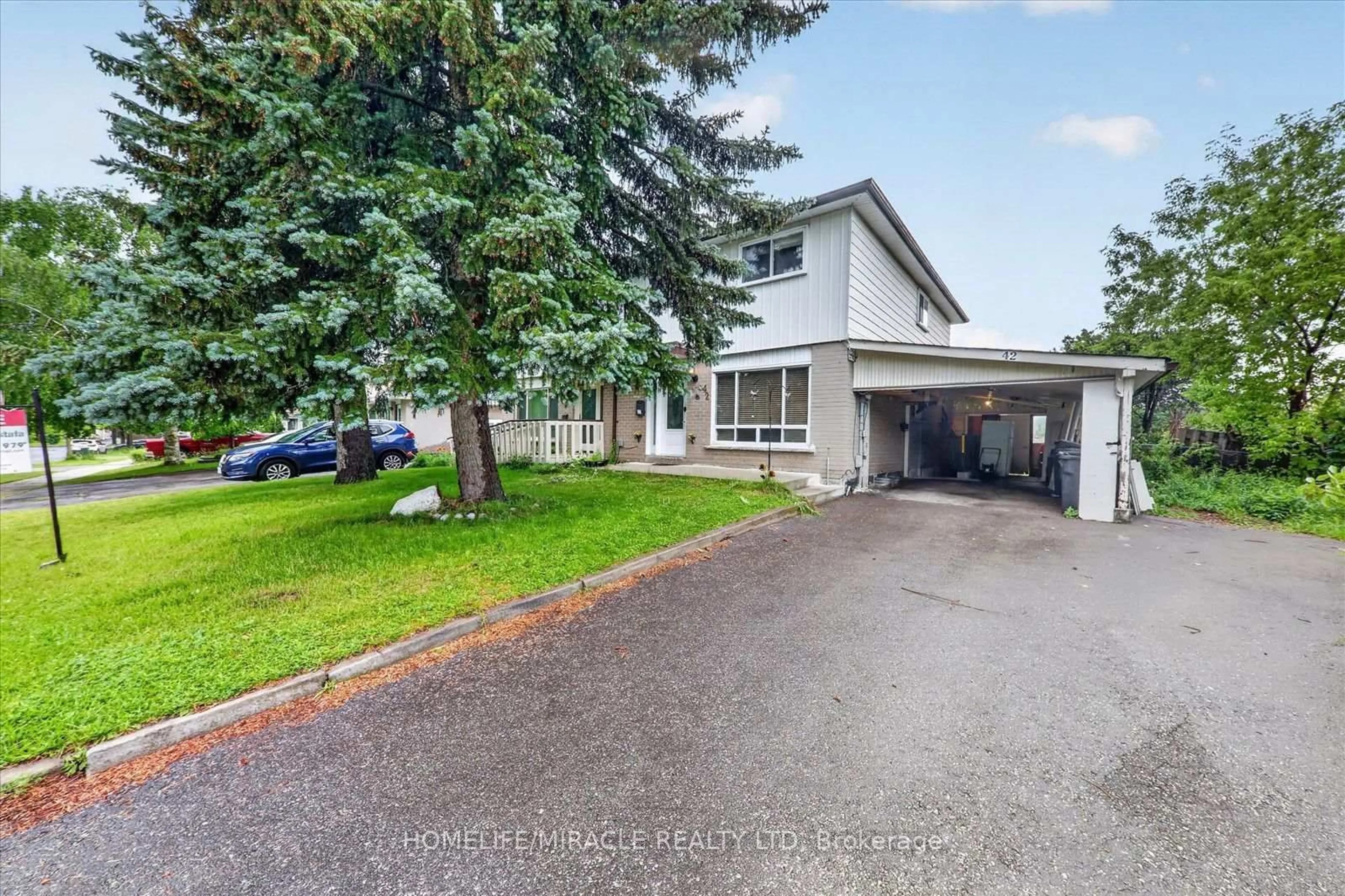 A pic from outside/outdoor area/front of a property/back of a property/a pic from drone, street for 42 Nahanni Terr, Toronto Ontario M1B 1B8