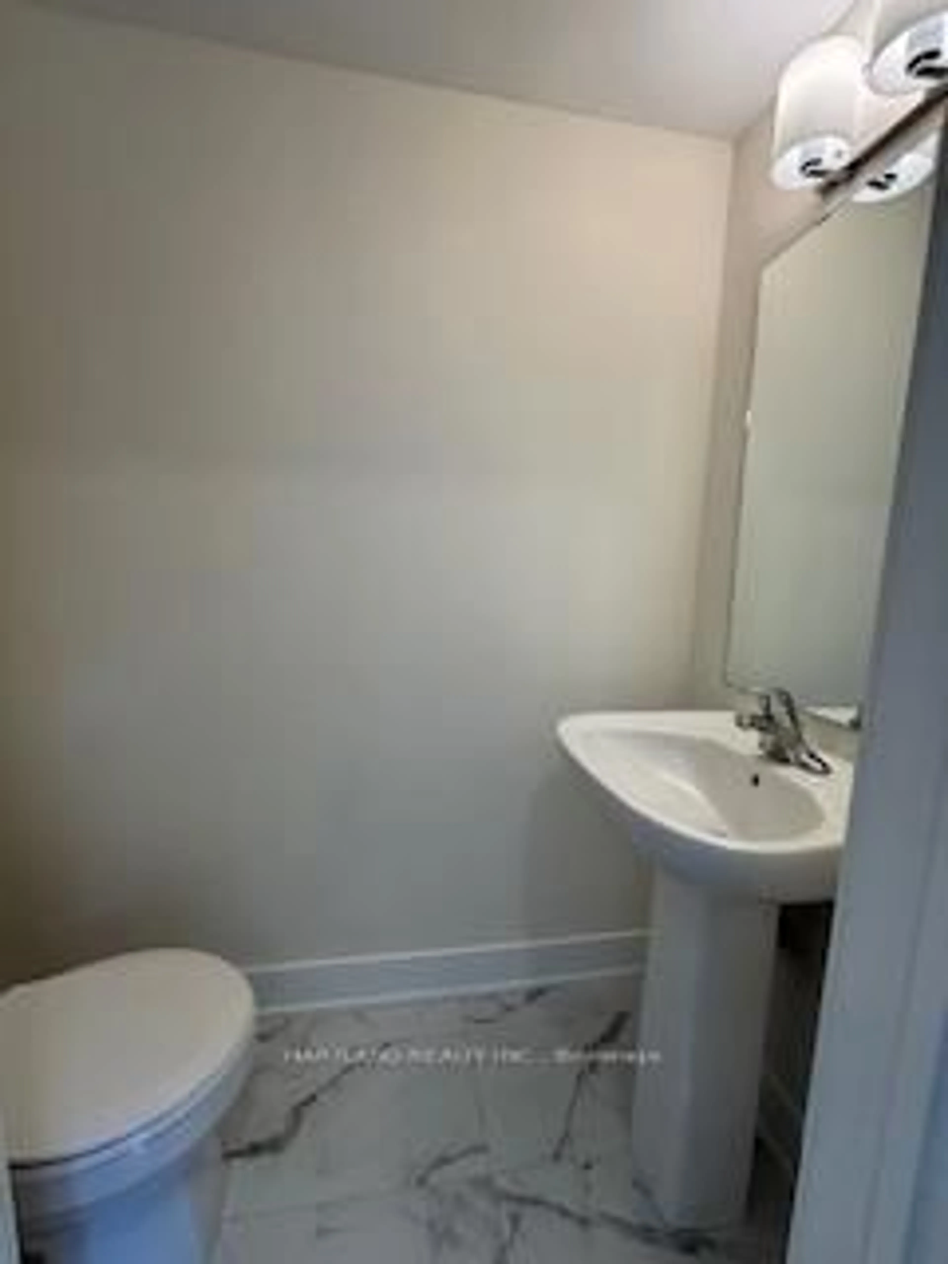 Standard bathroom, floor is not visible for 1695 Dersan St #407, Pickering Ontario L1X 0S9