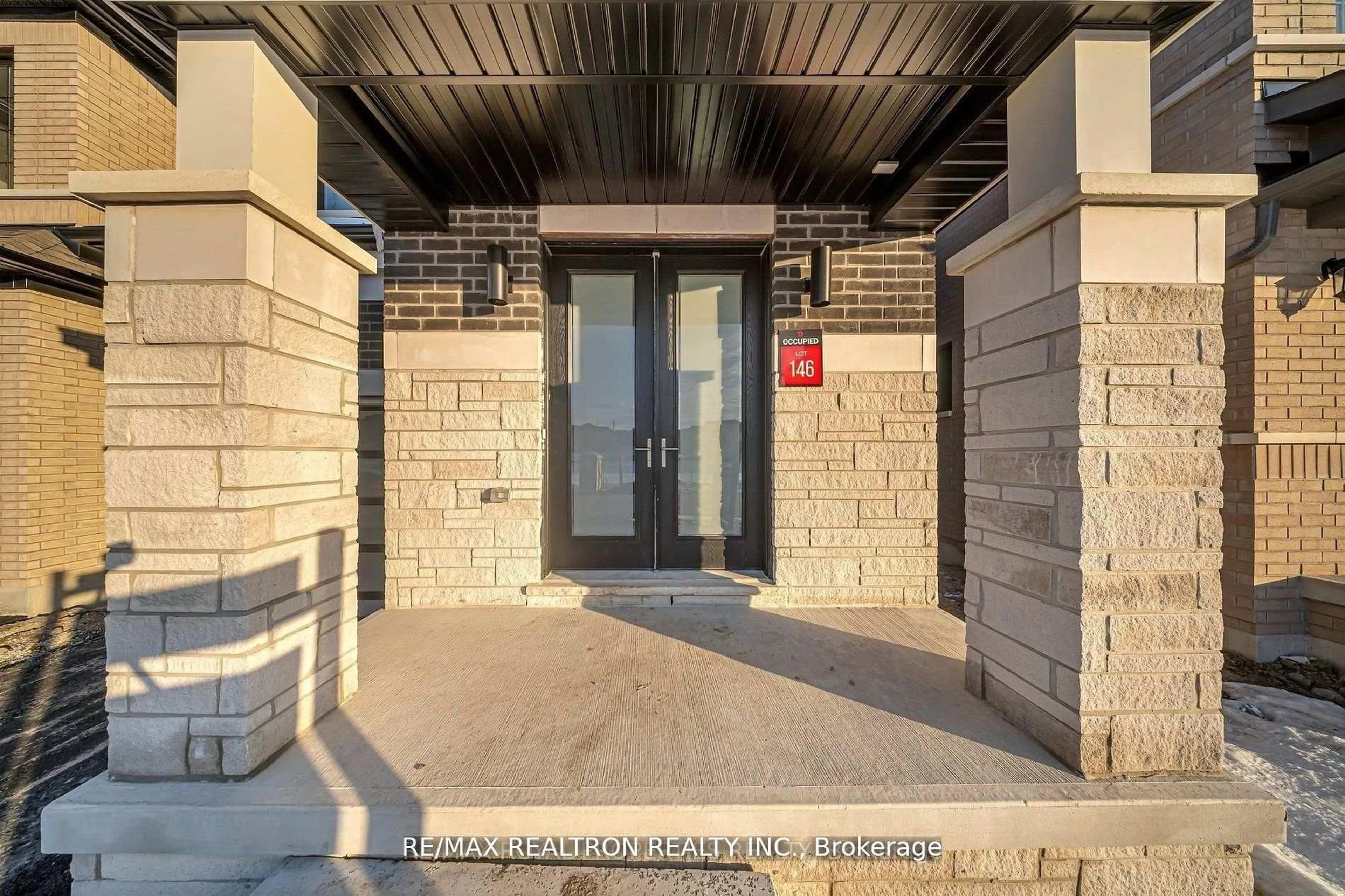 Indoor foyer for 1053 Zircon Manr, Pickering Ontario L1X 0P9
