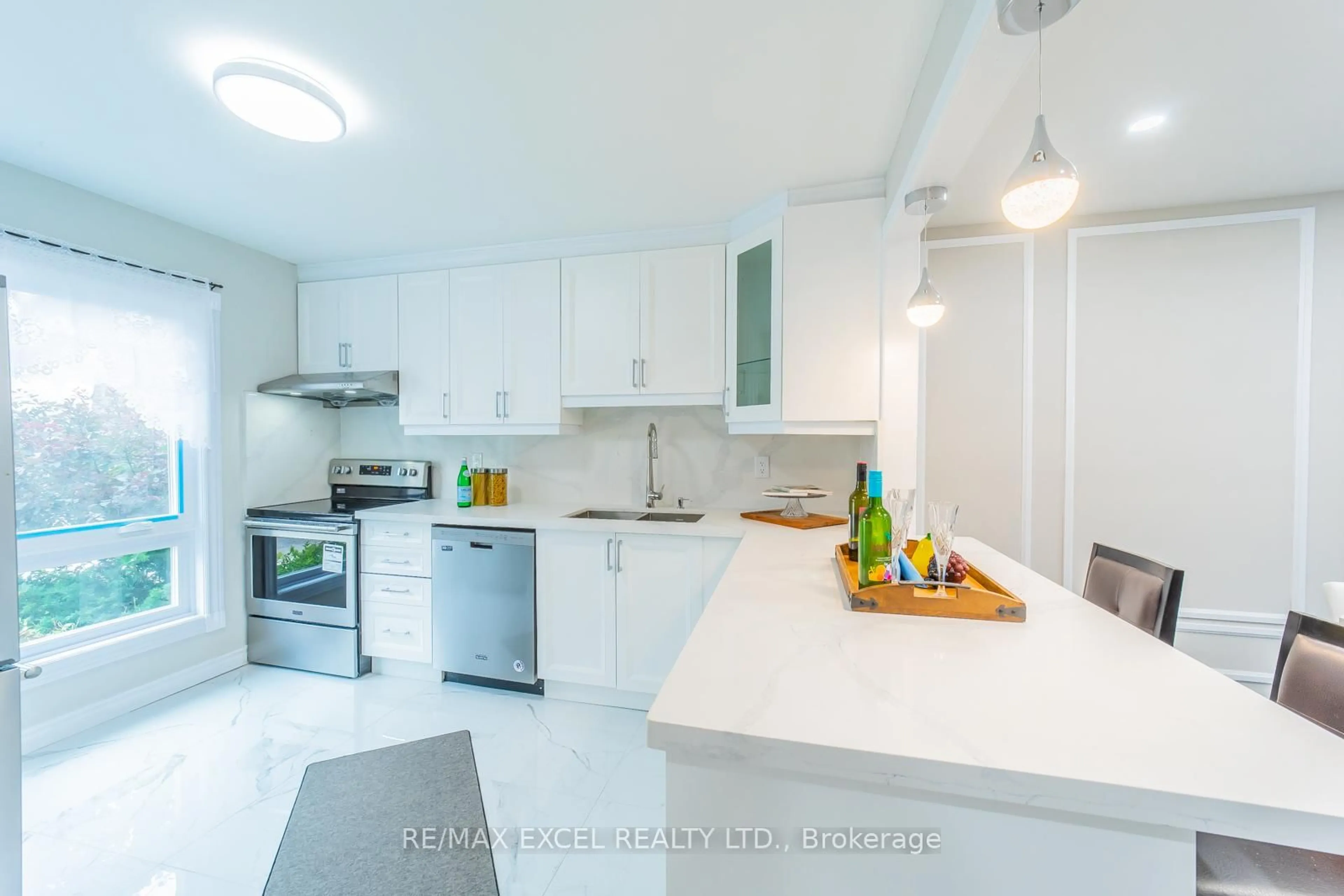 Standard kitchen, ceramic/tile floor for 21 Livonia Pl #112, Toronto Ontario M1E 4W5