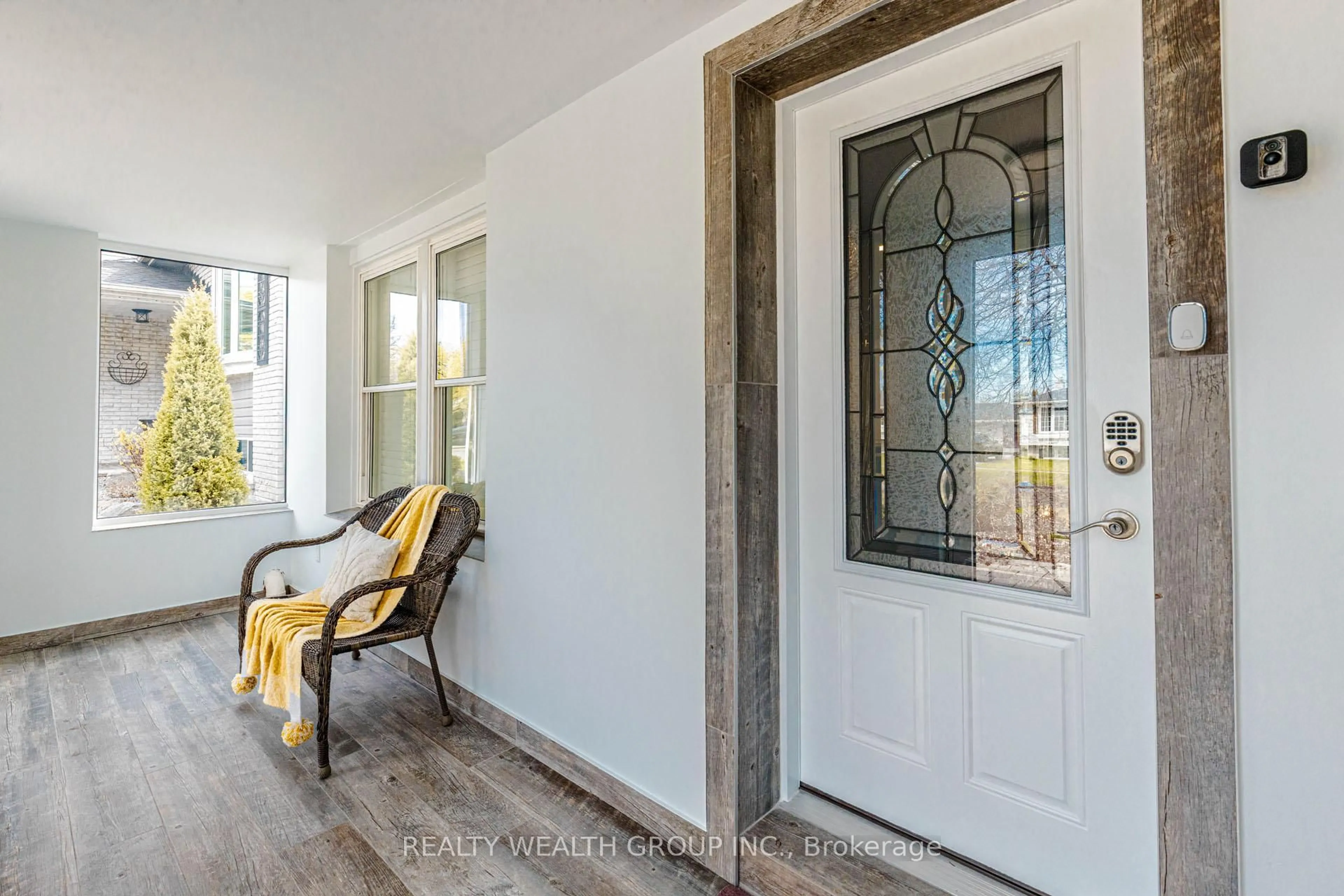 Indoor entryway for 688 Antigua Cres, Oshawa Ontario L1J 6B4