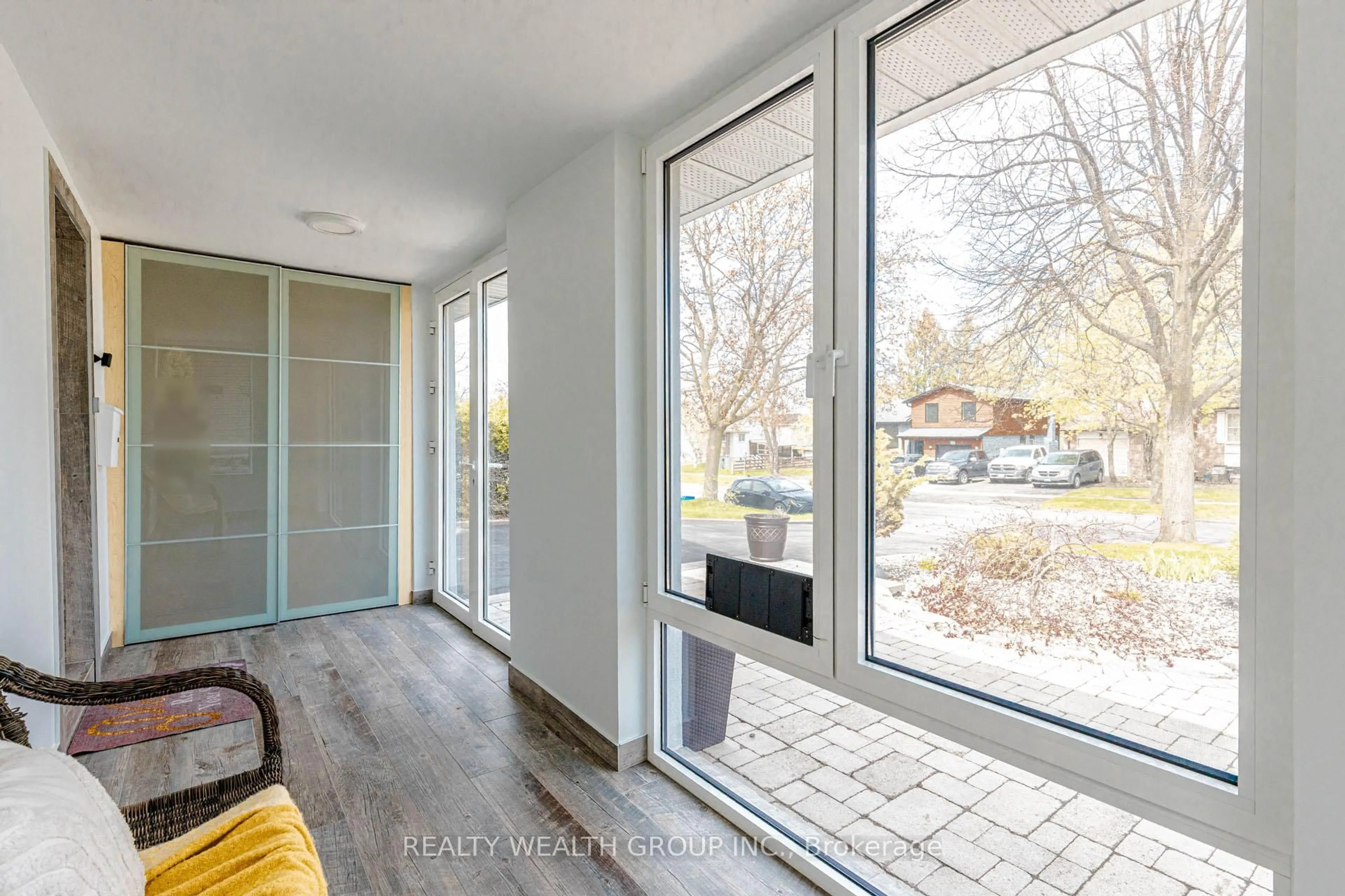 Indoor entryway for 688 Antigua Cres, Oshawa Ontario L1J 6B4