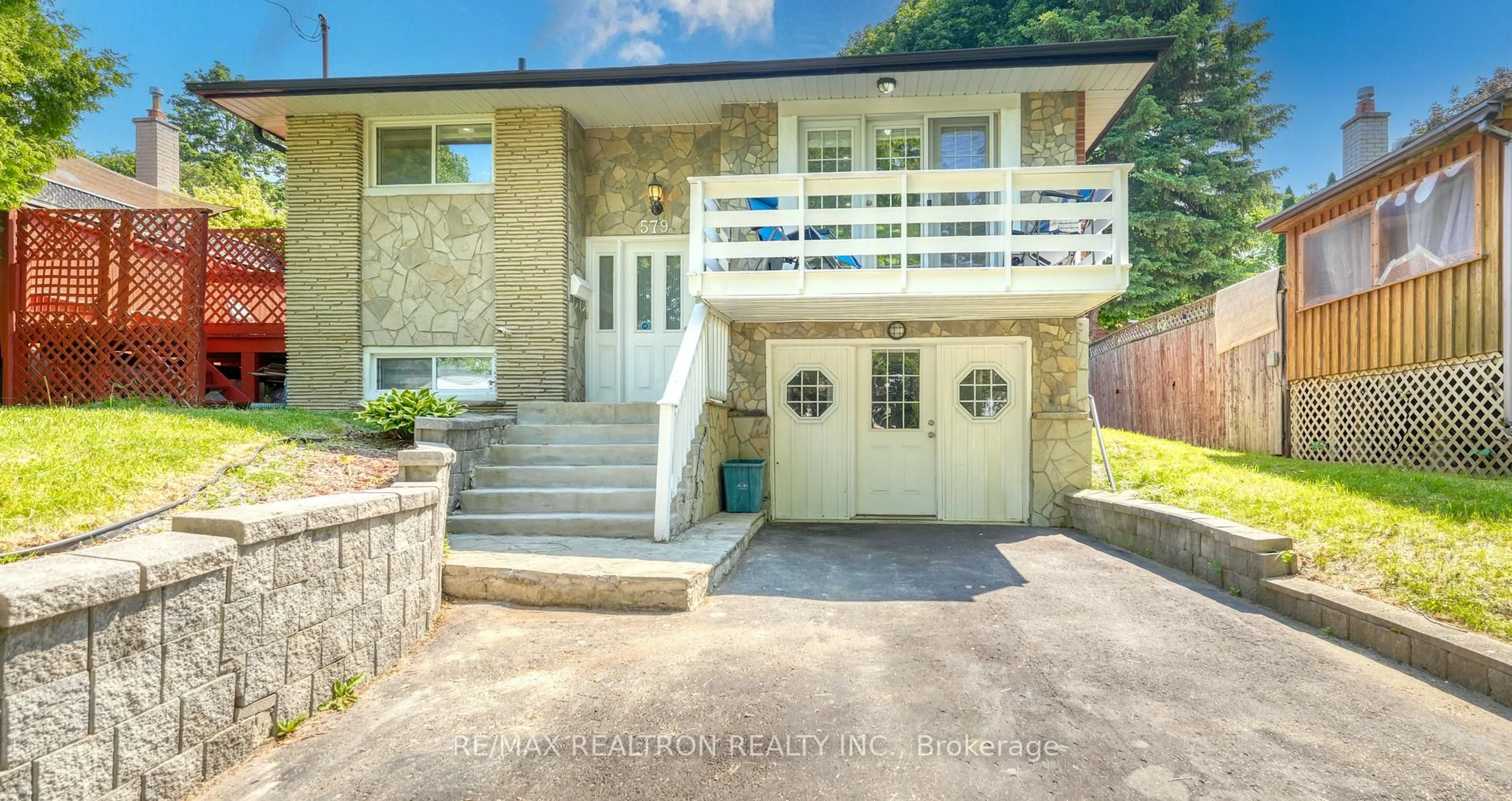 Unknown for 579 Pinewood St, Oshawa Ontario L1G 2S2