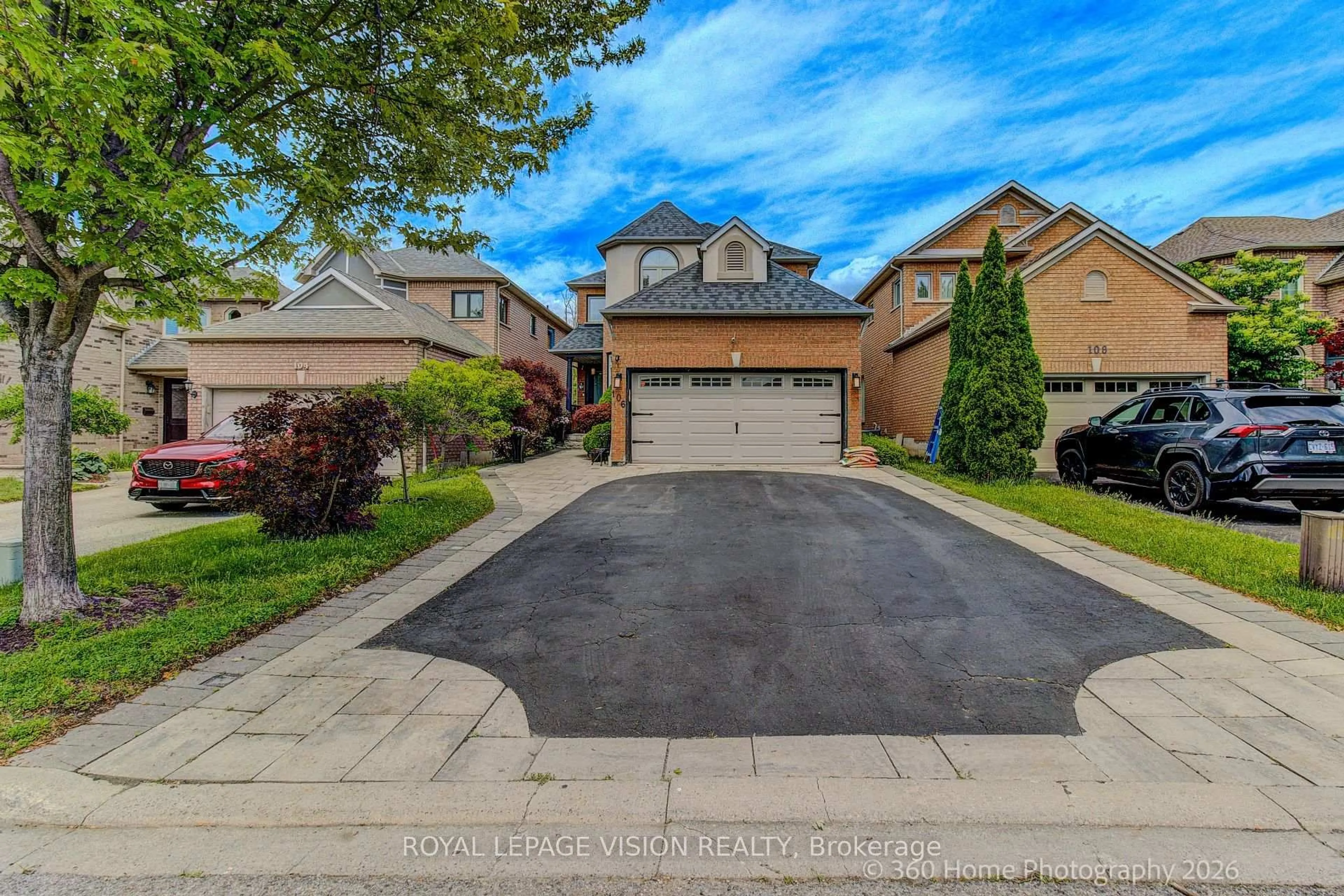 A pic from outside/outdoor area/front of a property/back of a property/a pic from drone, street for 106 Copley St, Pickering Ontario L1V 6V6