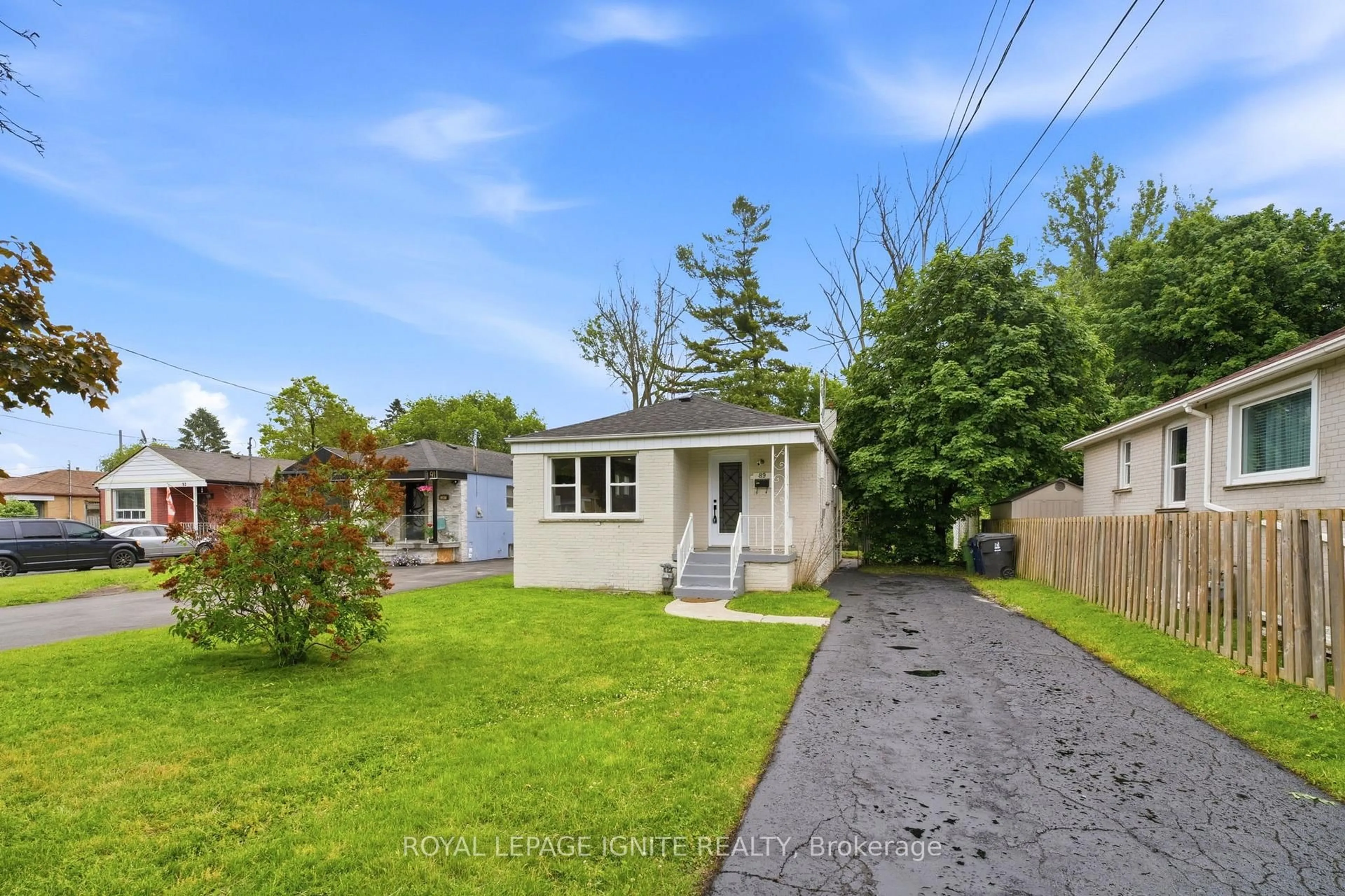 A pic from outside/outdoor area/front of a property/back of a property/a pic from drone, street for 89 Darlingside Dr, Toronto Ontario M1E 3P2