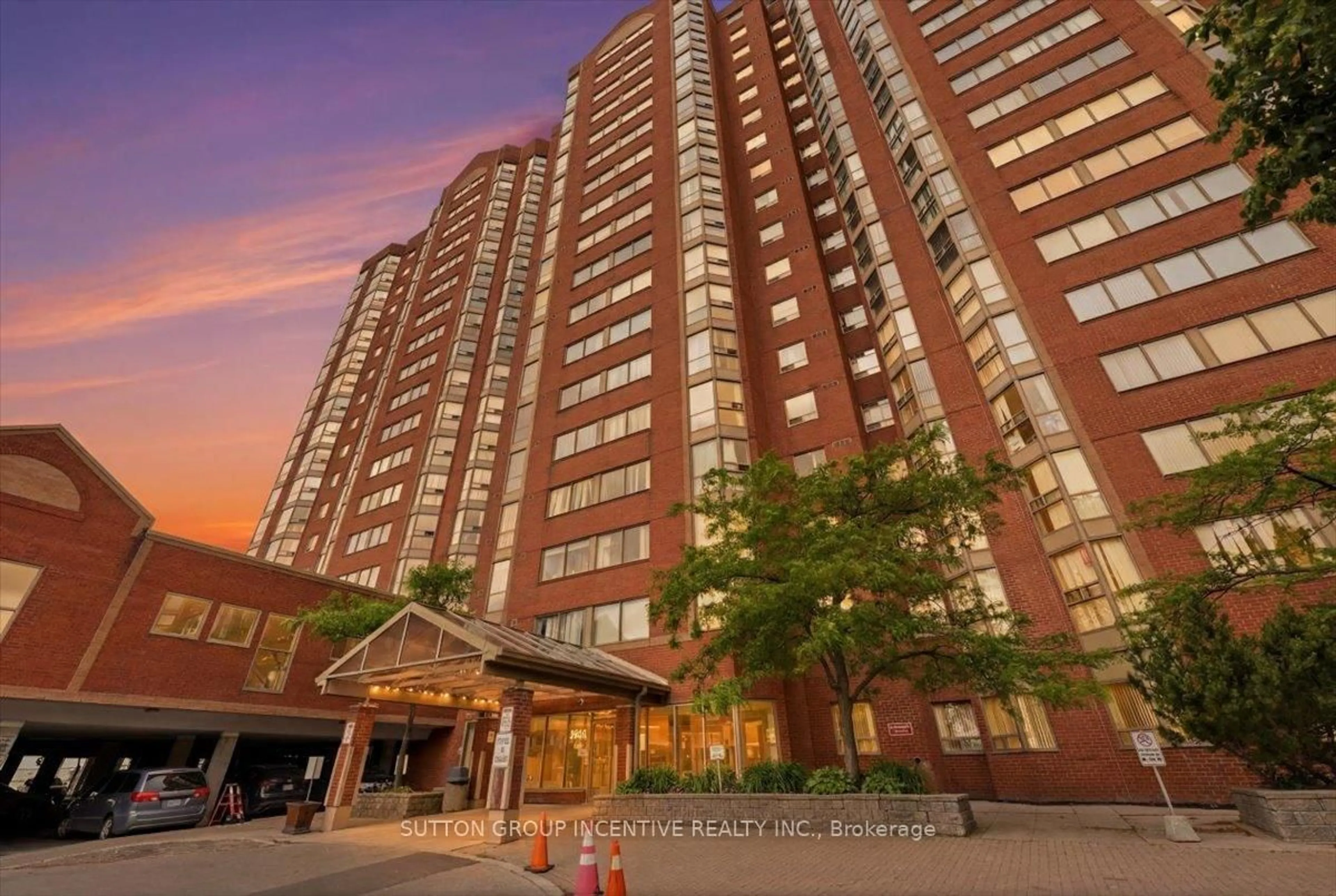 Indoor foyer for 2460 Eglinton Ave #817, Toronto Ontario M1K 5J7