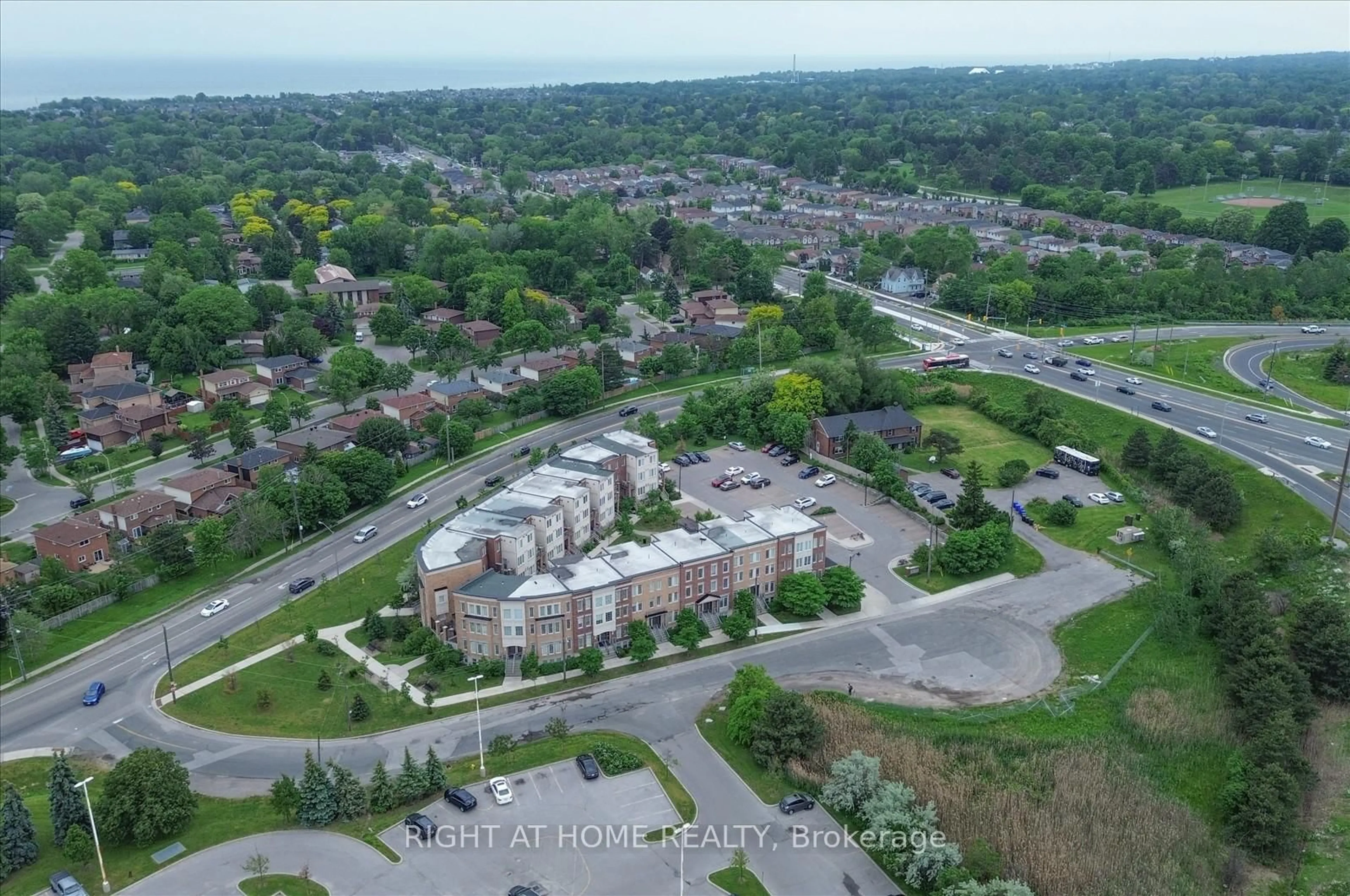 A pic from outside/outdoor area/front of a property/back of a property/a pic from drone, unknown for 27 Island Rd #20, Toronto Ontario M1C 0E4