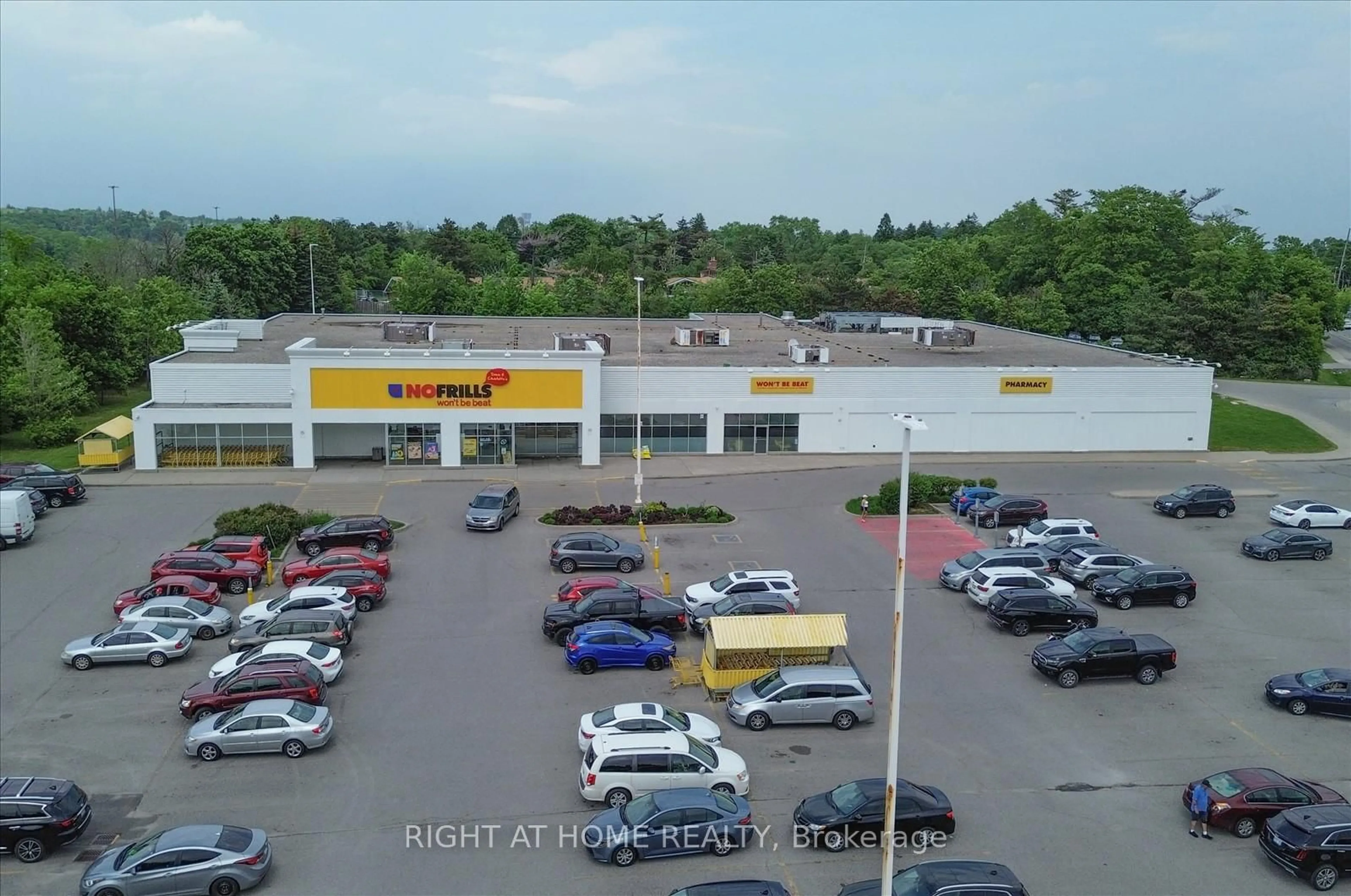 A pic from outside/outdoor area/front of a property/back of a property/a pic from drone, mountain view for 27 Island Rd #20, Toronto Ontario M1C 0E4