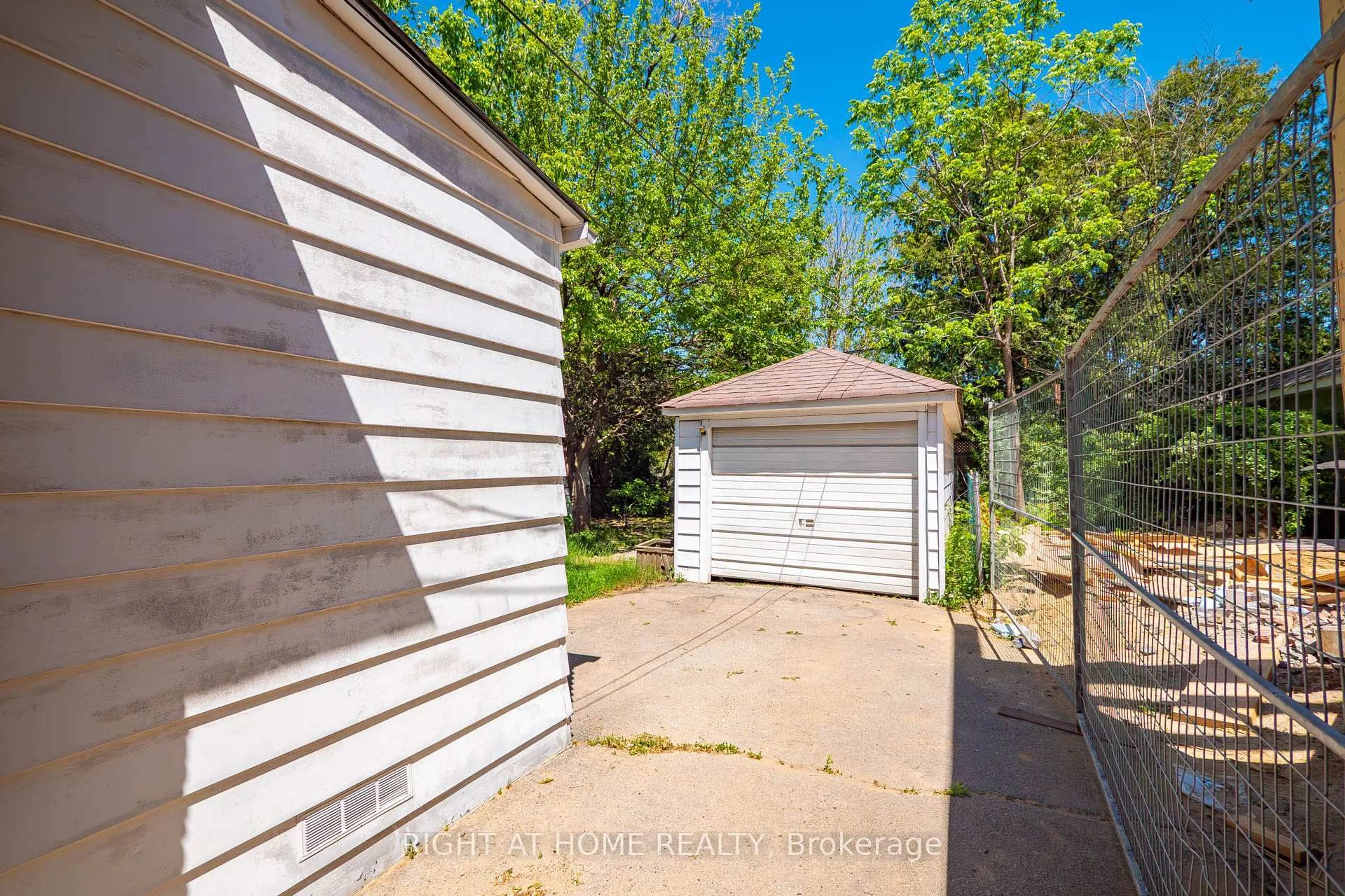 Shed for 1109 Greenwood Ave, Toronto Ontario M4J 4E5