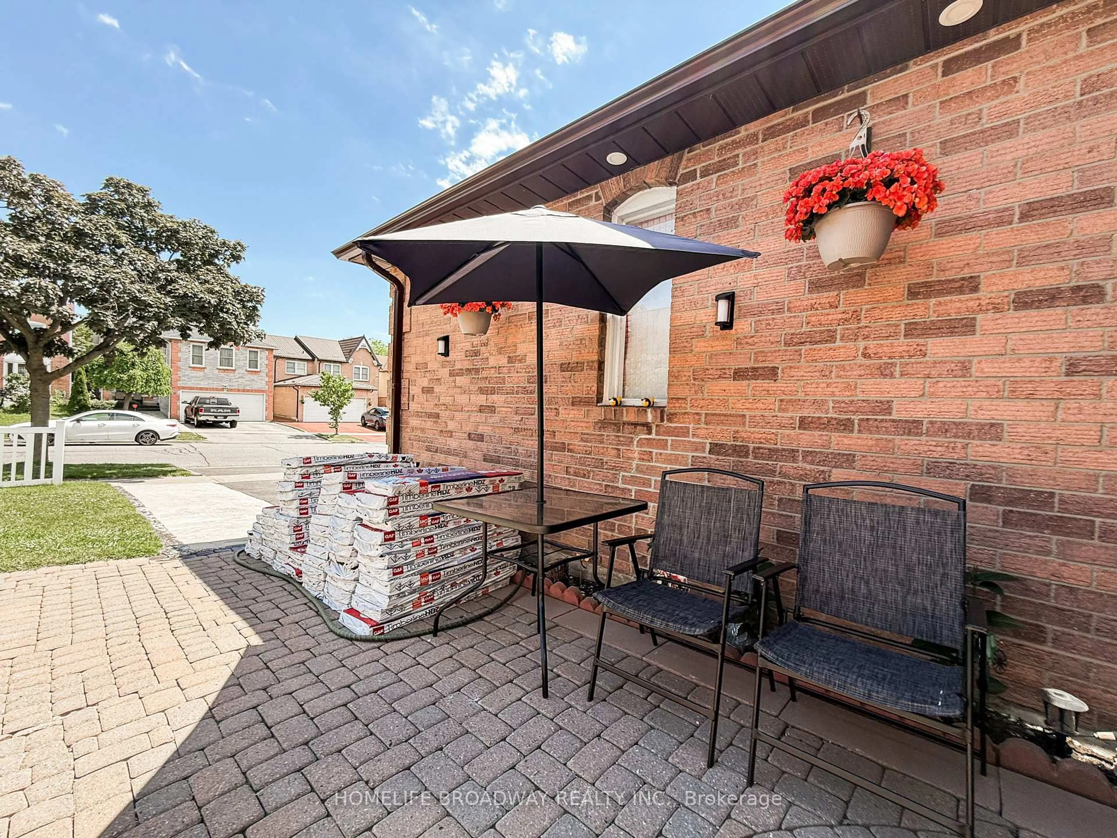 Patio, street for 90 Chapman Dr, Ajax Ontario L1T 3E6