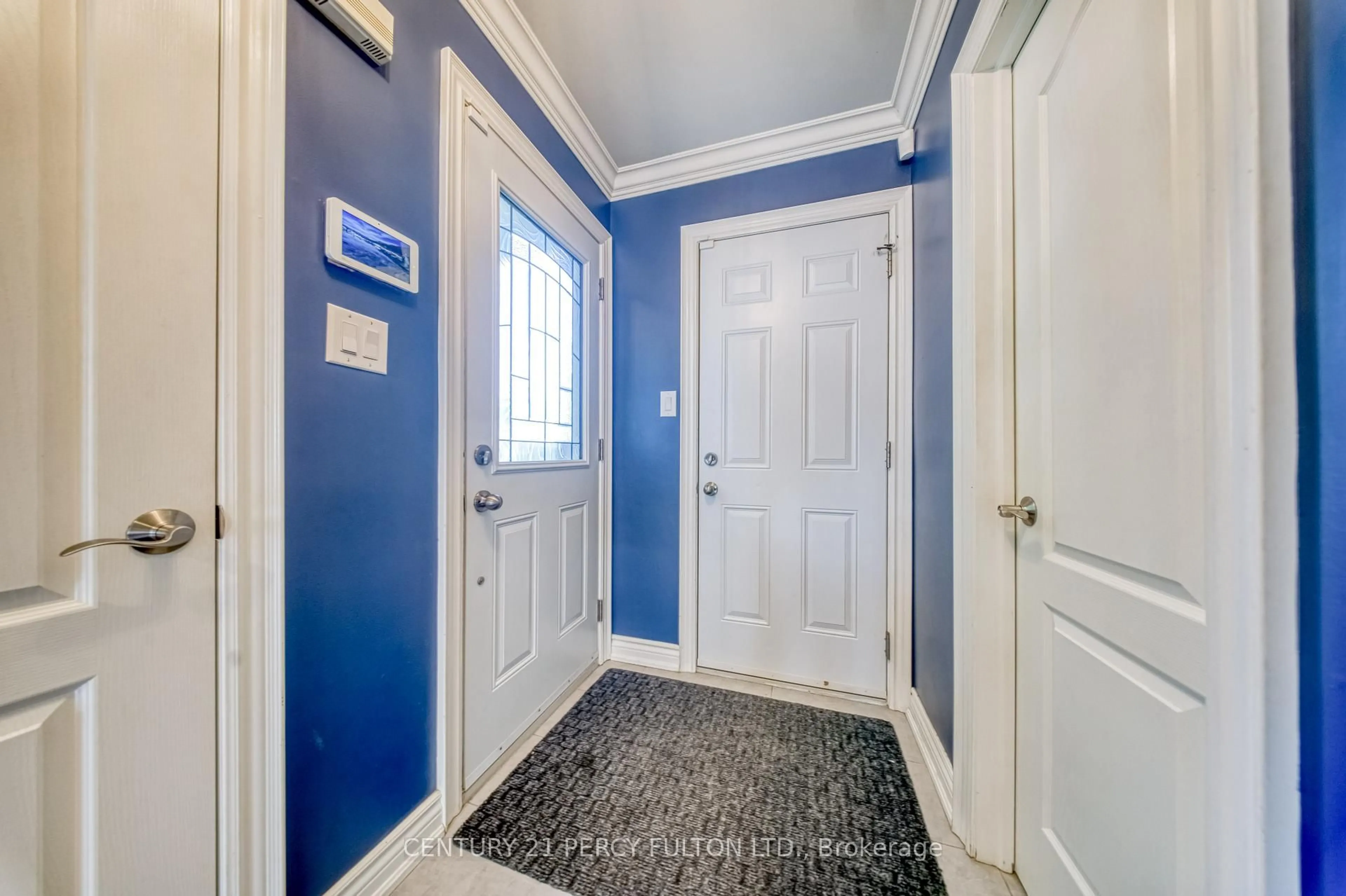 Indoor entryway for 78 Bushford St, Clarington Ontario L1E 2X1