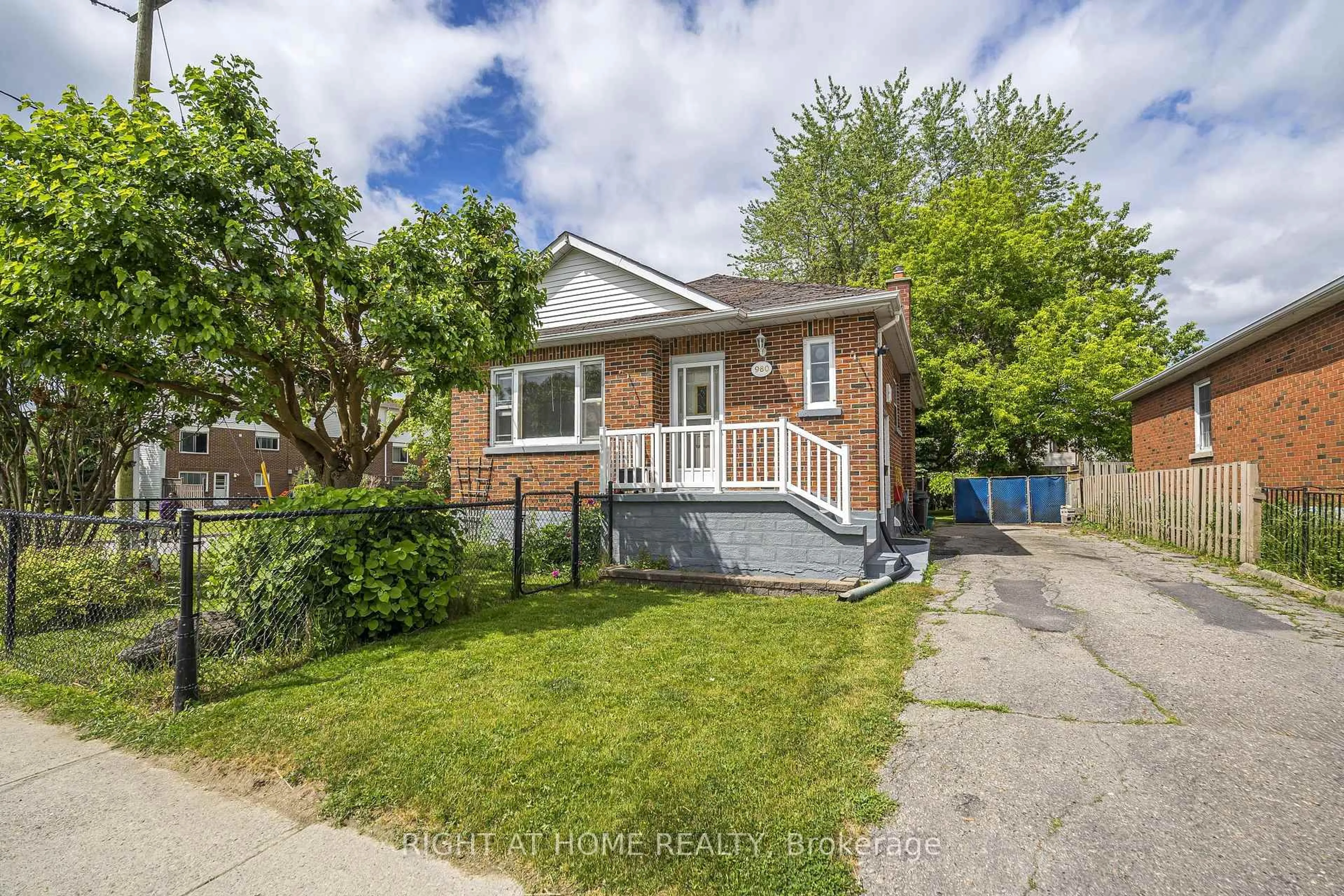 Home with brick exterior material, street for 980 Glen St, Oshawa Ontario L1J 3V1