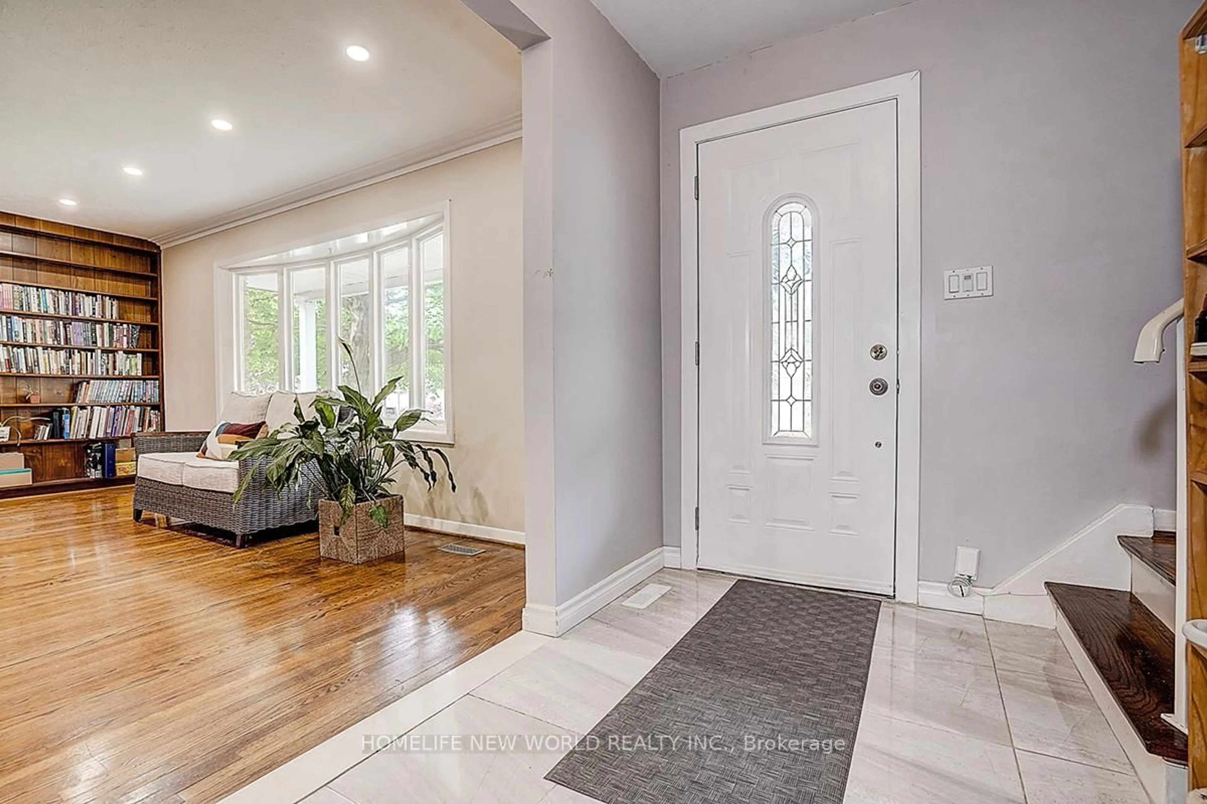 Indoor entryway for 64 Gladys Rd, Toronto Ontario M1C 1C6