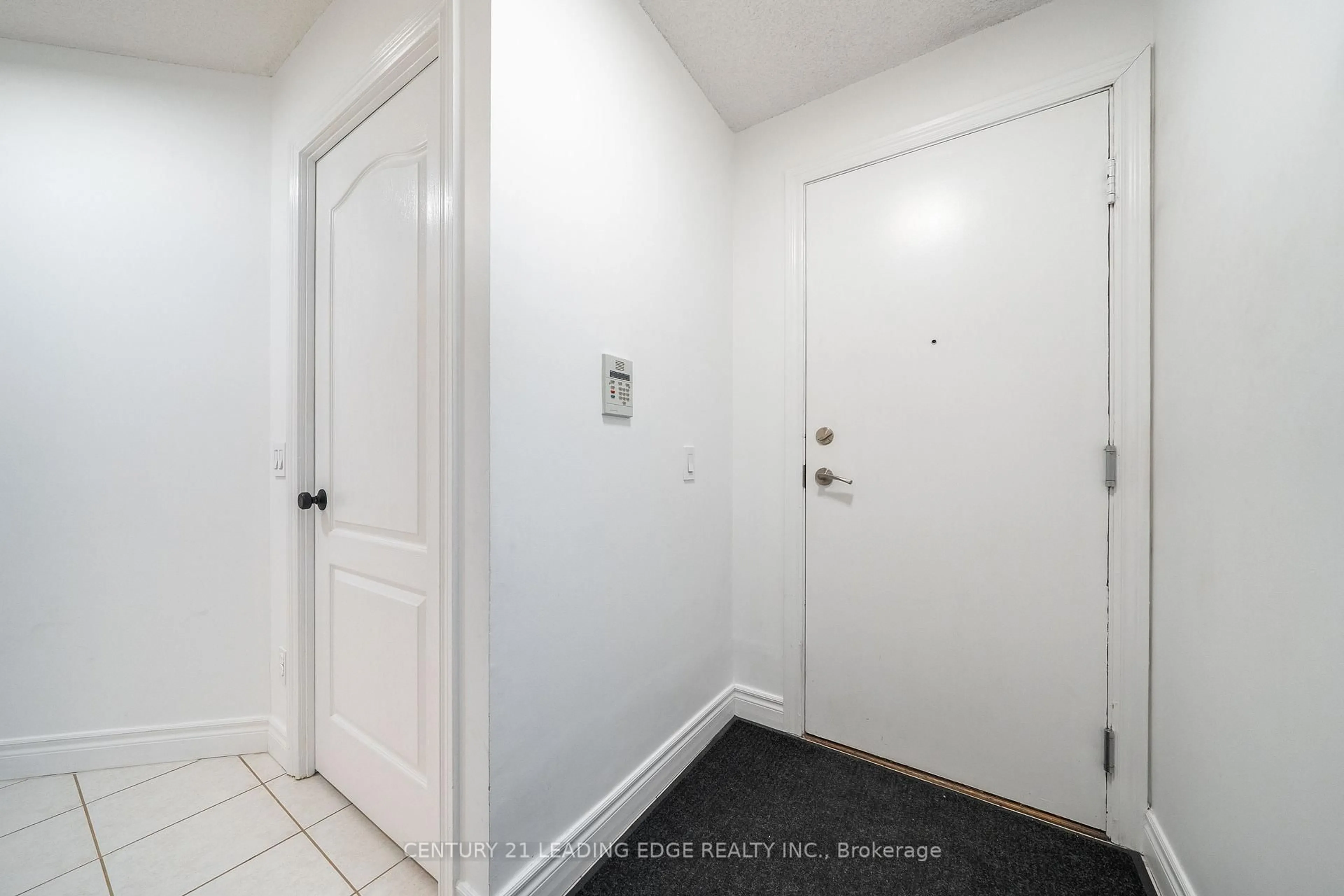 Unknown for 115 OMNI Dr #2805, Toronto Ontario M1P 5B4