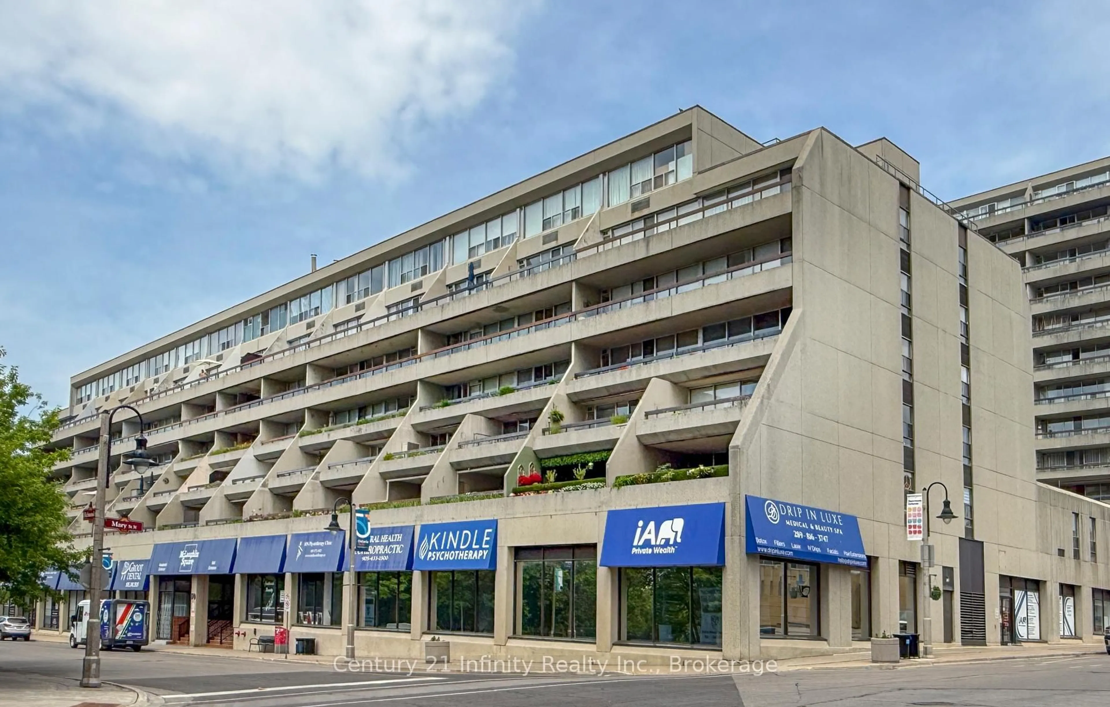 Indoor foyer for 50 Richmond St #422, Oshawa Ontario L1G 7C7
