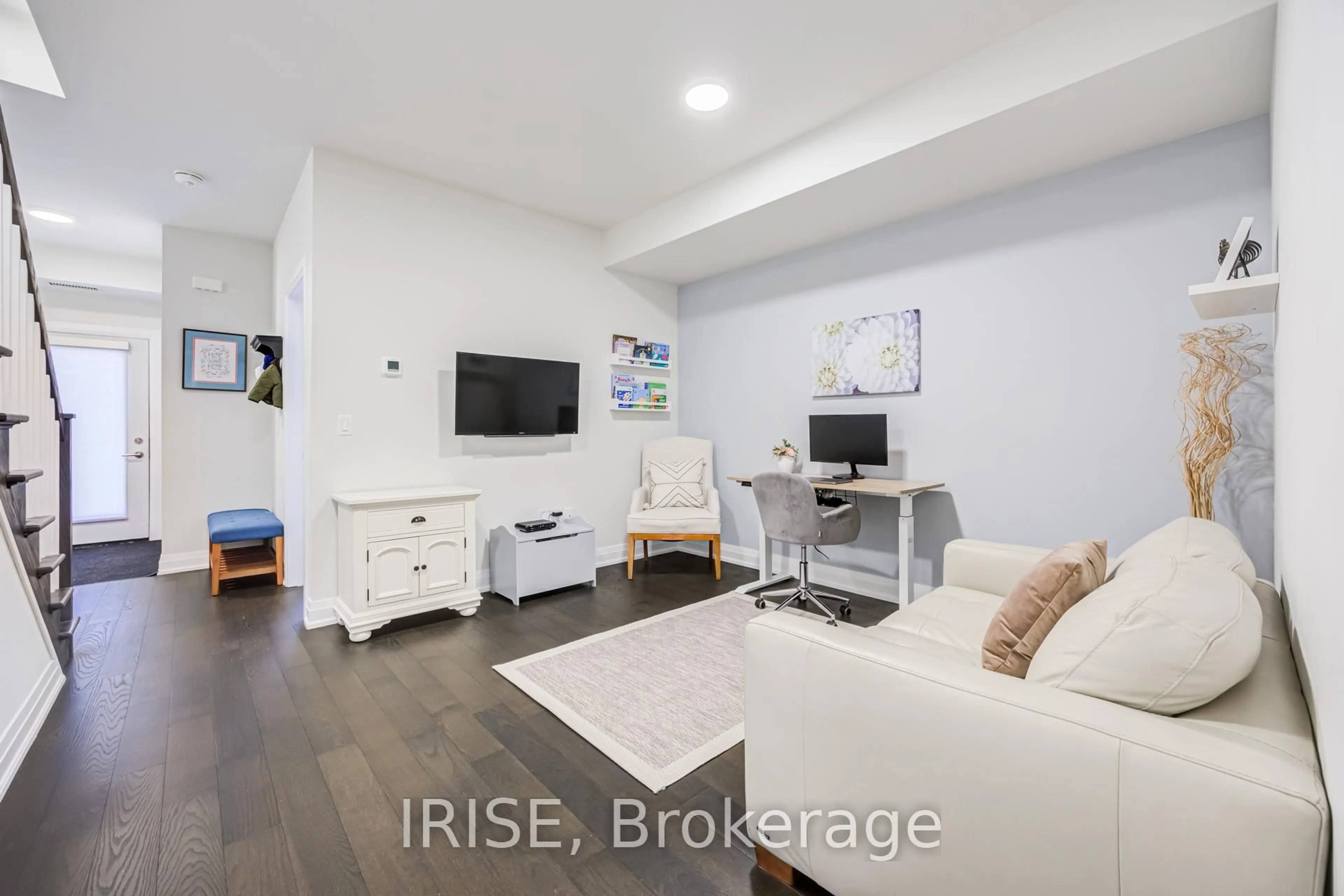 Living room with furniture, unknown for 169 JONES Ave #12, Toronto Ontario M4M 3A2