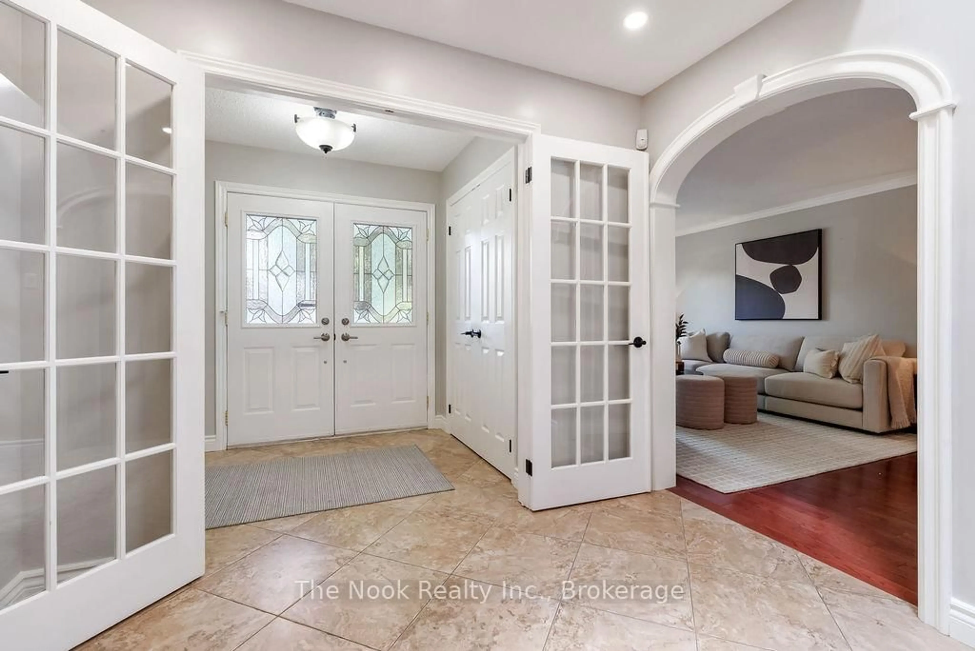 Indoor entryway for 19 Patrick Dr, Whitby Ontario L1R 2L1