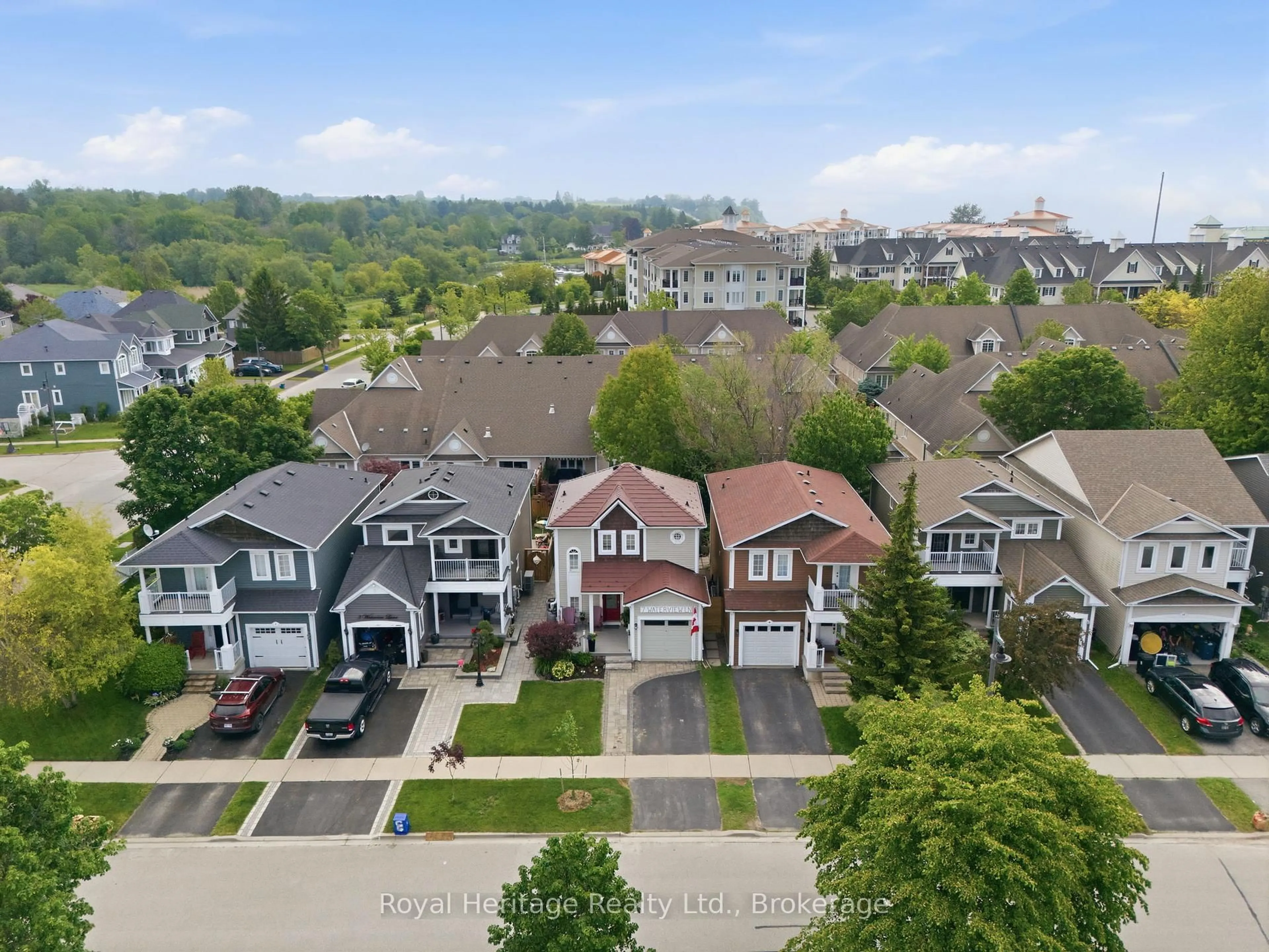 A pic from outside/outdoor area/front of a property/back of a property/a pic from drone, street for 7 Waterview Lane, Clarington Ontario L1B 1N5
