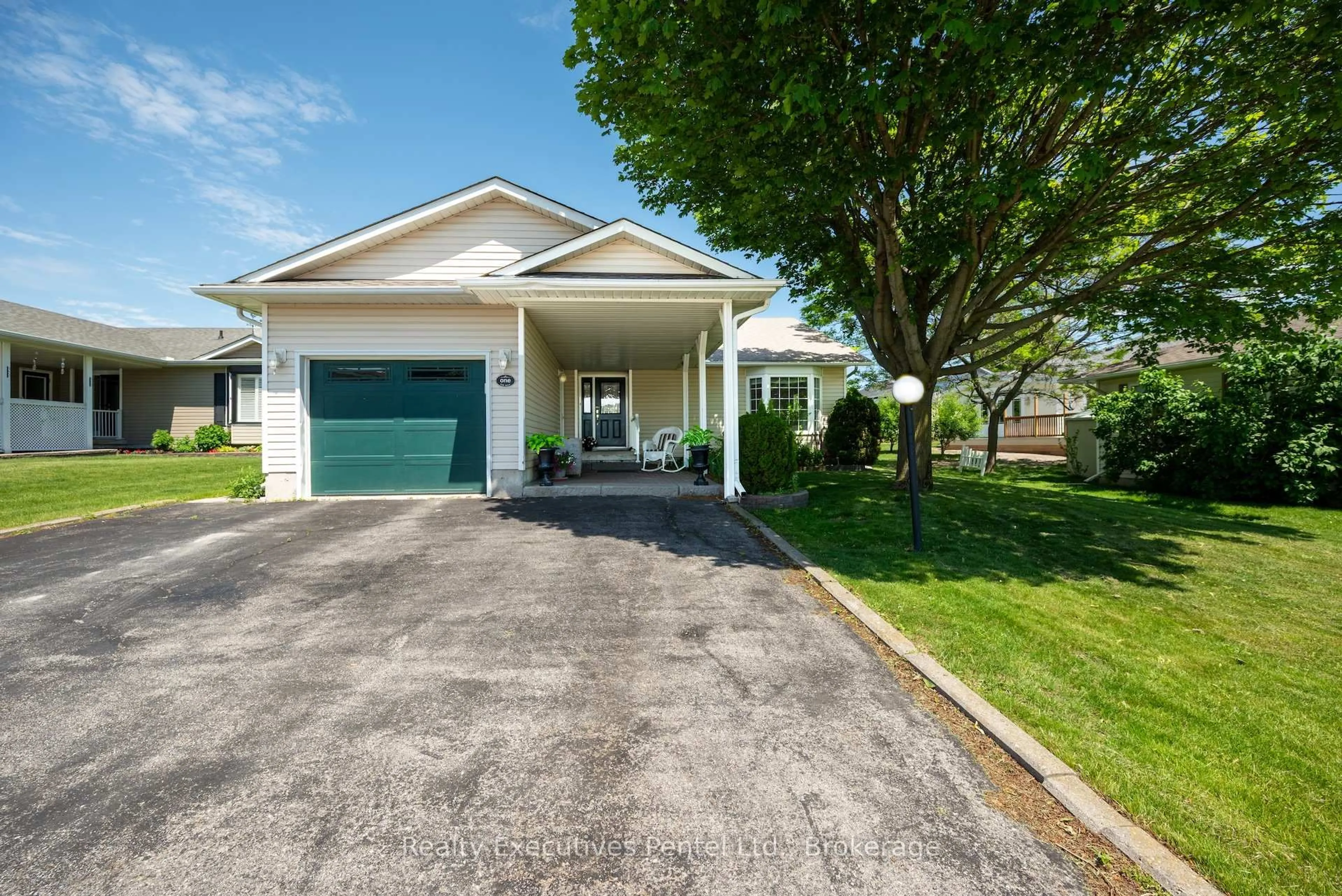 Home with vinyl exterior material, street for 1 Cliff Dr, Clarington Ontario L1B 1P2