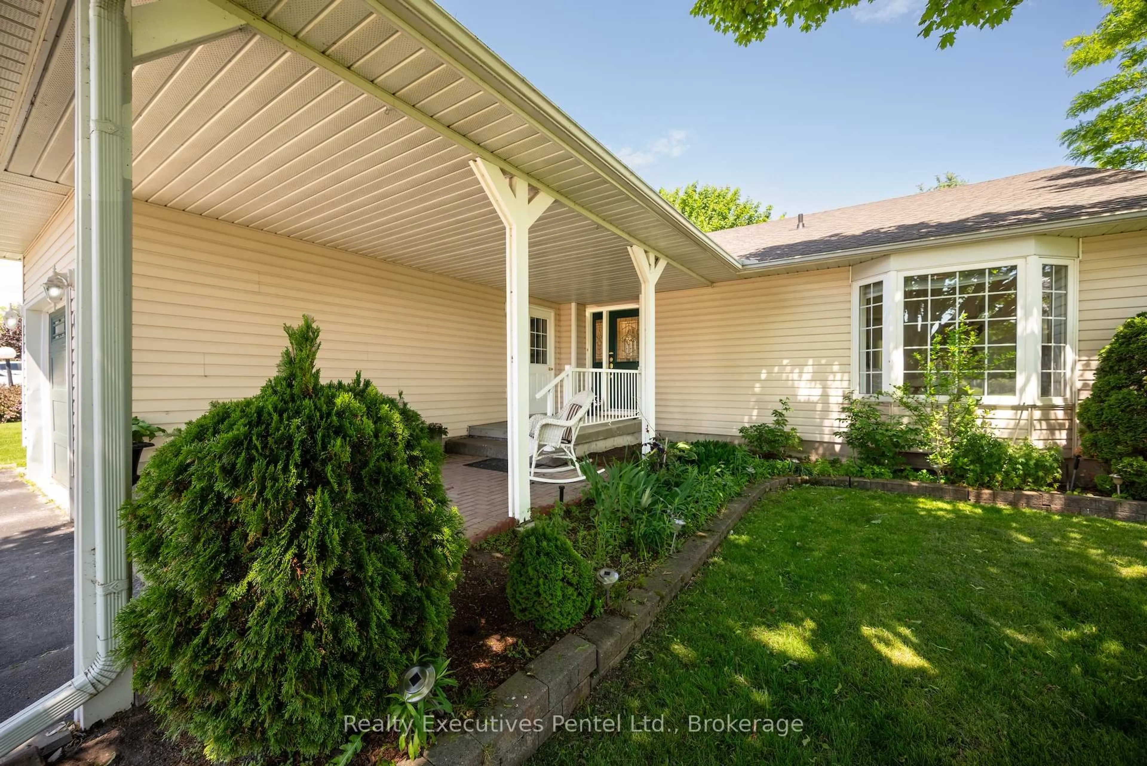 Unknown for 1 Cliff Dr, Clarington Ontario L1B 1P2