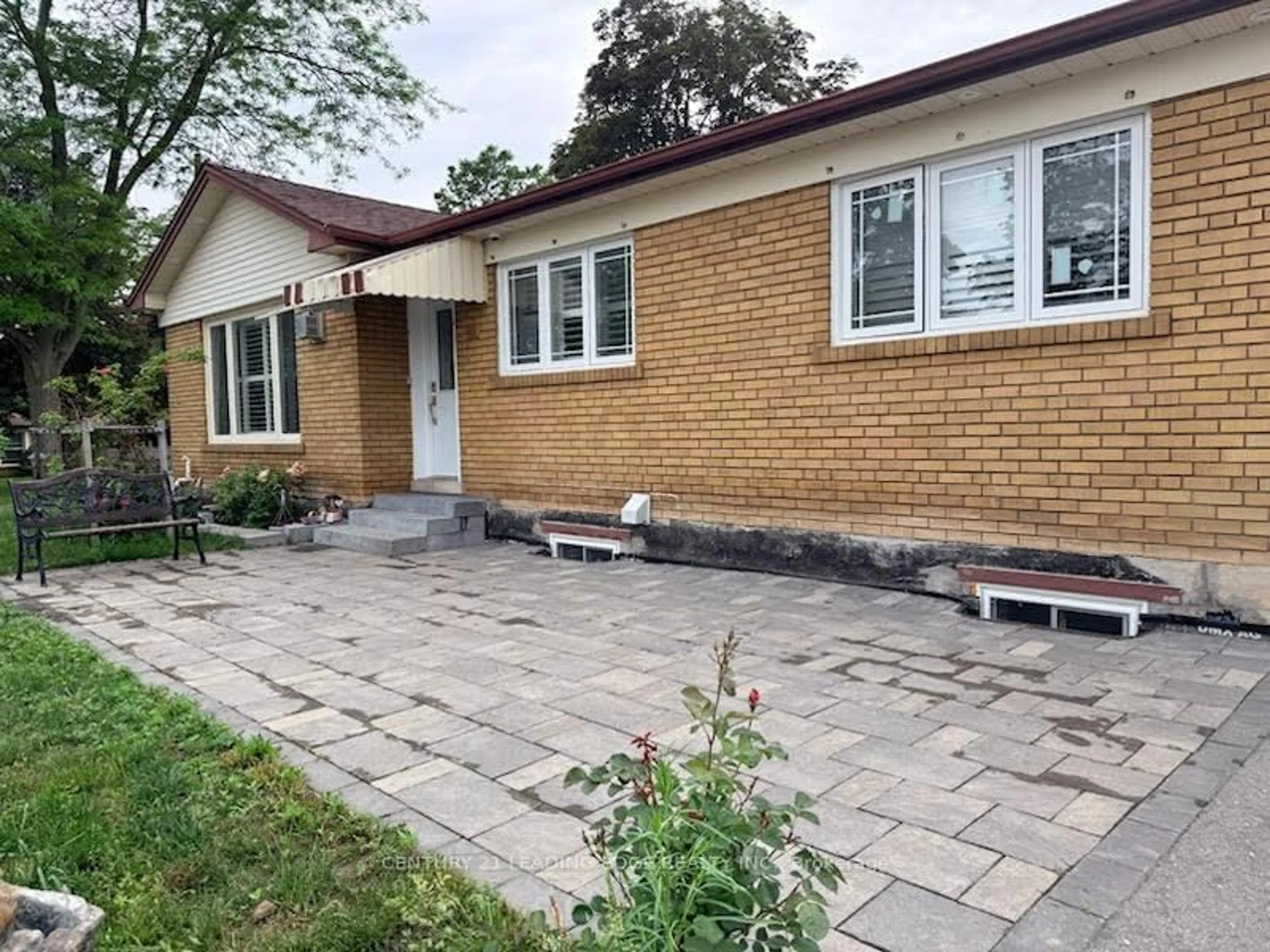 Home with brick exterior material, street for 600 Dunlop St, Whitby Ontario L1N 1S9